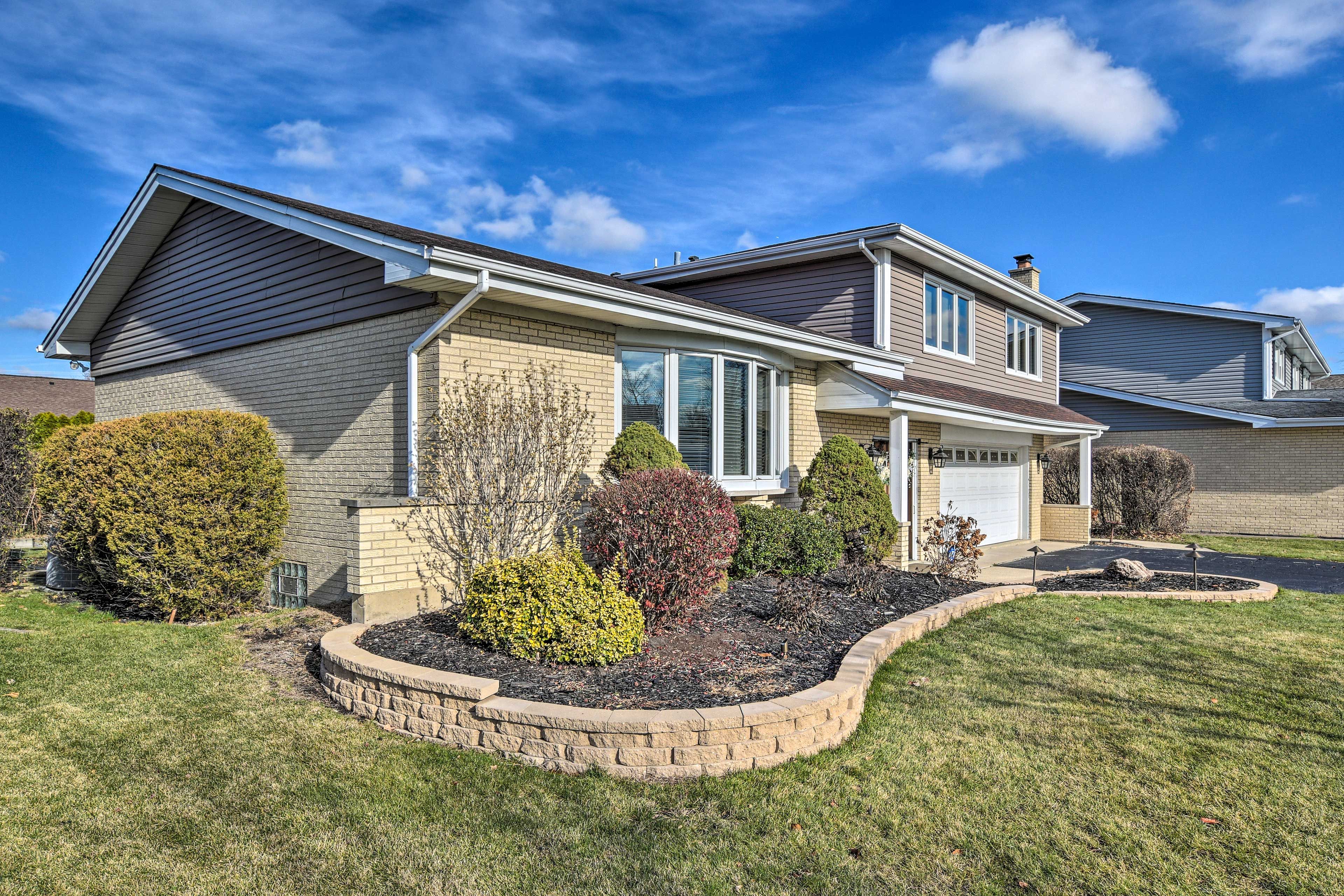 Mount Prospect Vacation Rental | 4BR | 2.5BA | 2,000 Sq Ft | Stairs Required