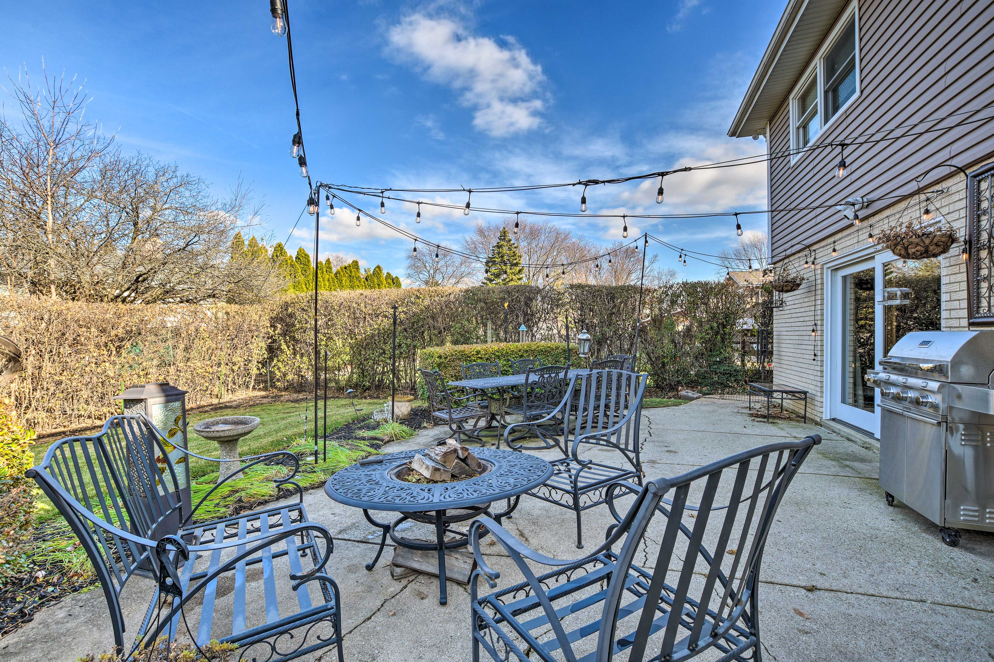 Backyard Patio | Gas Grill | Fire Pit | Free WiFi