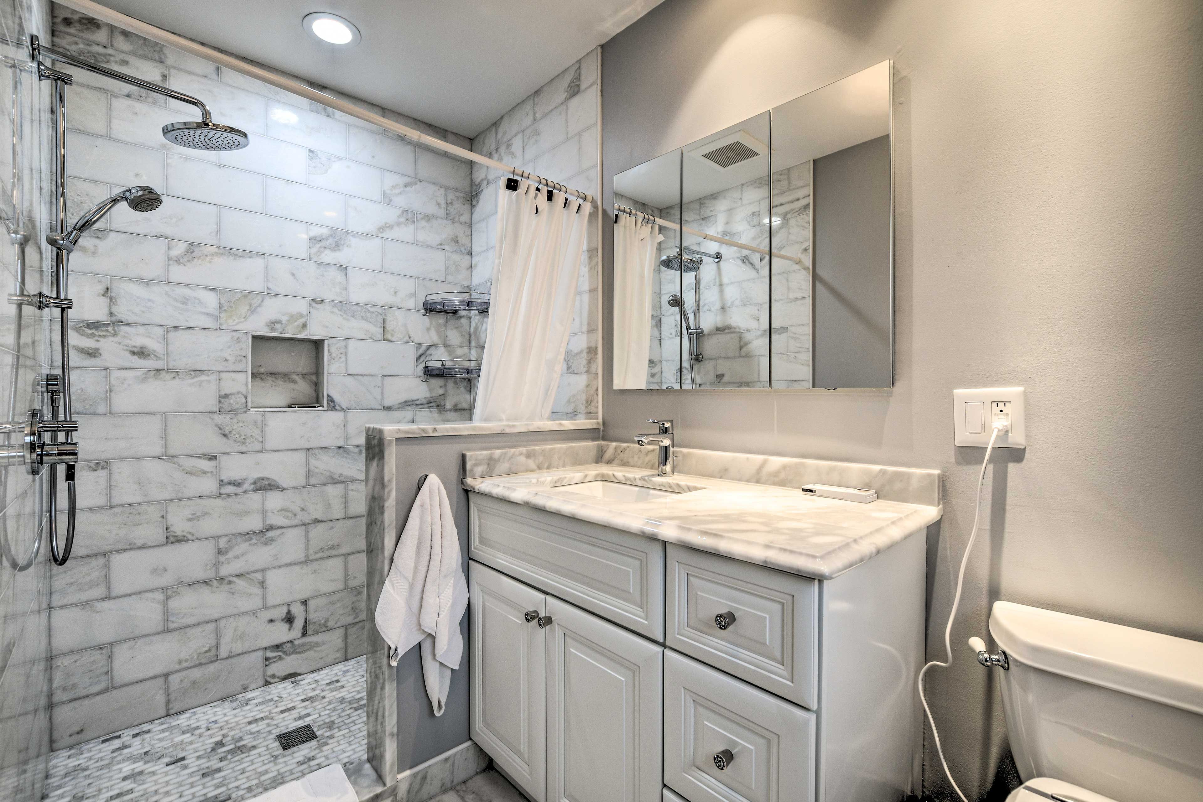 Full Bathroom | 3rd Floor | Hair Dryer