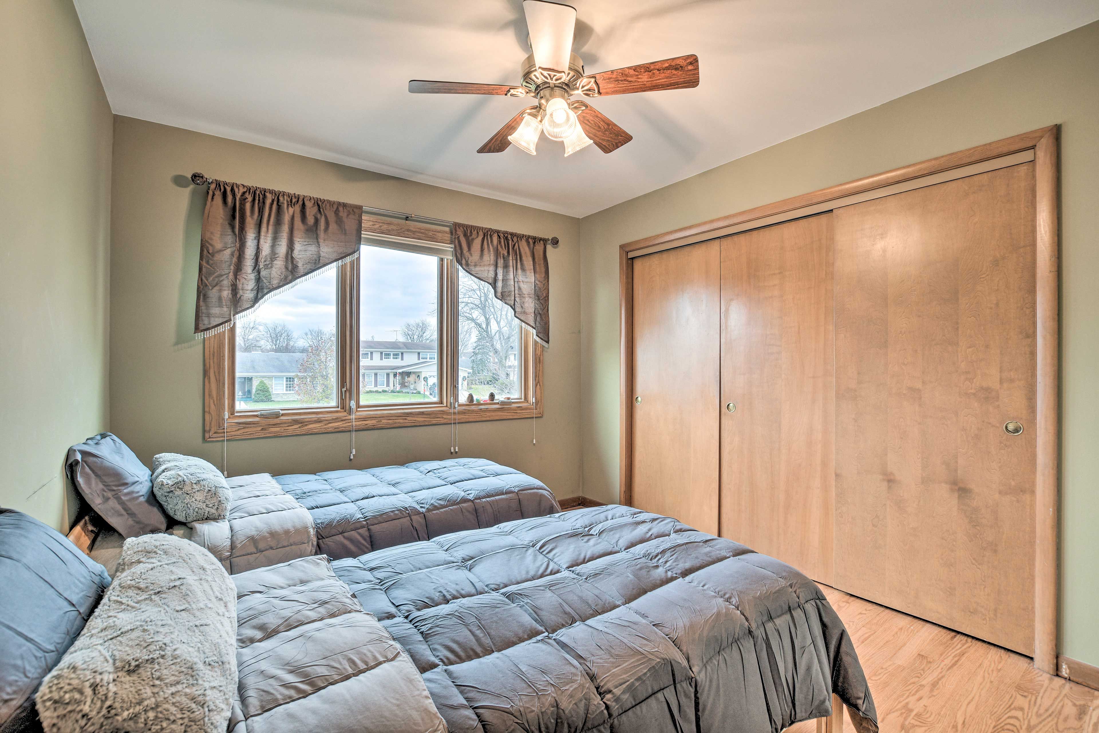 Bedroom 2 | 3rd Floor | 2 Twin Beds | Ceiling Fan