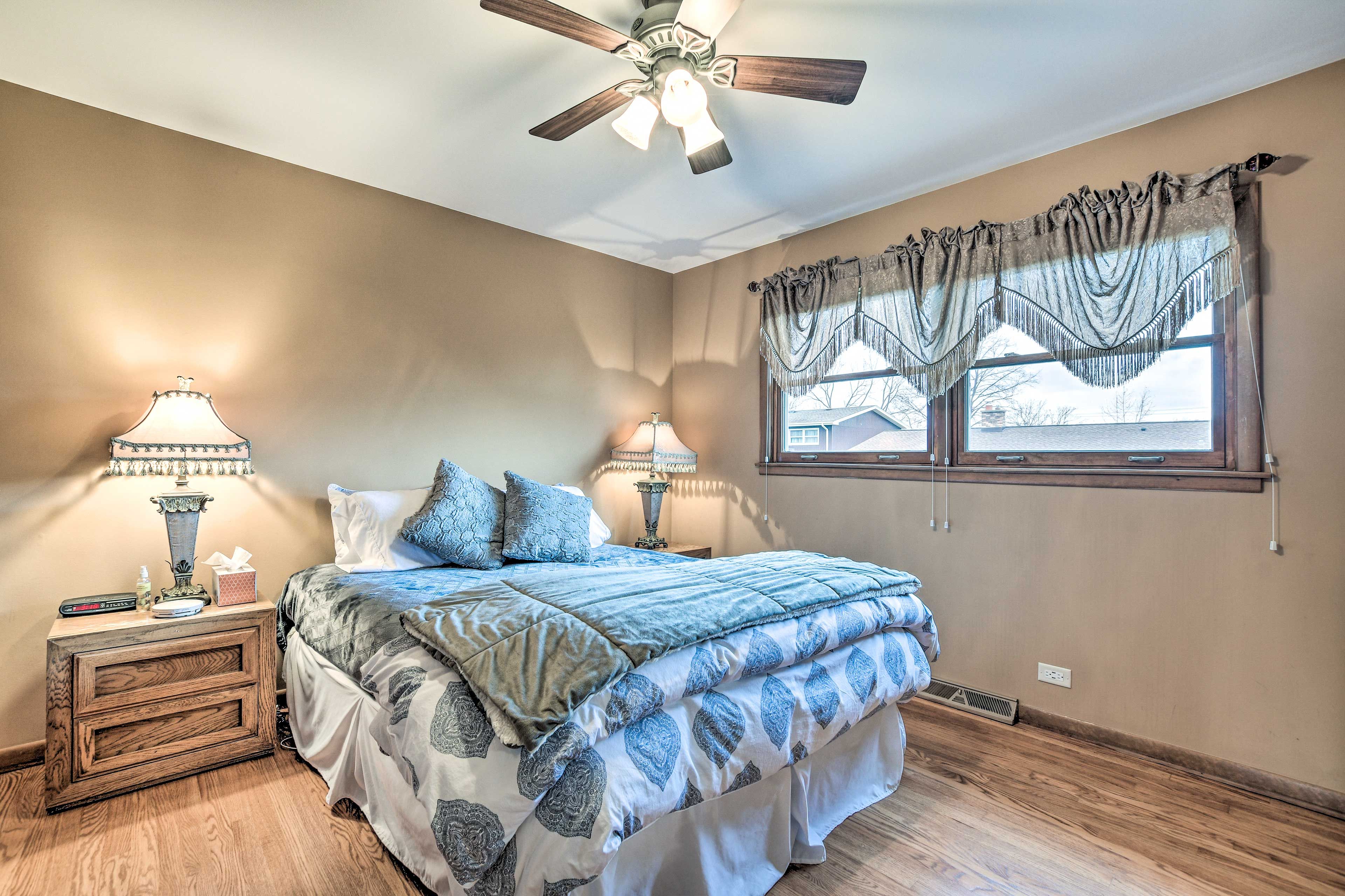 Bedroom 4 | 3rd Floor | Queen Bed | Smart TV