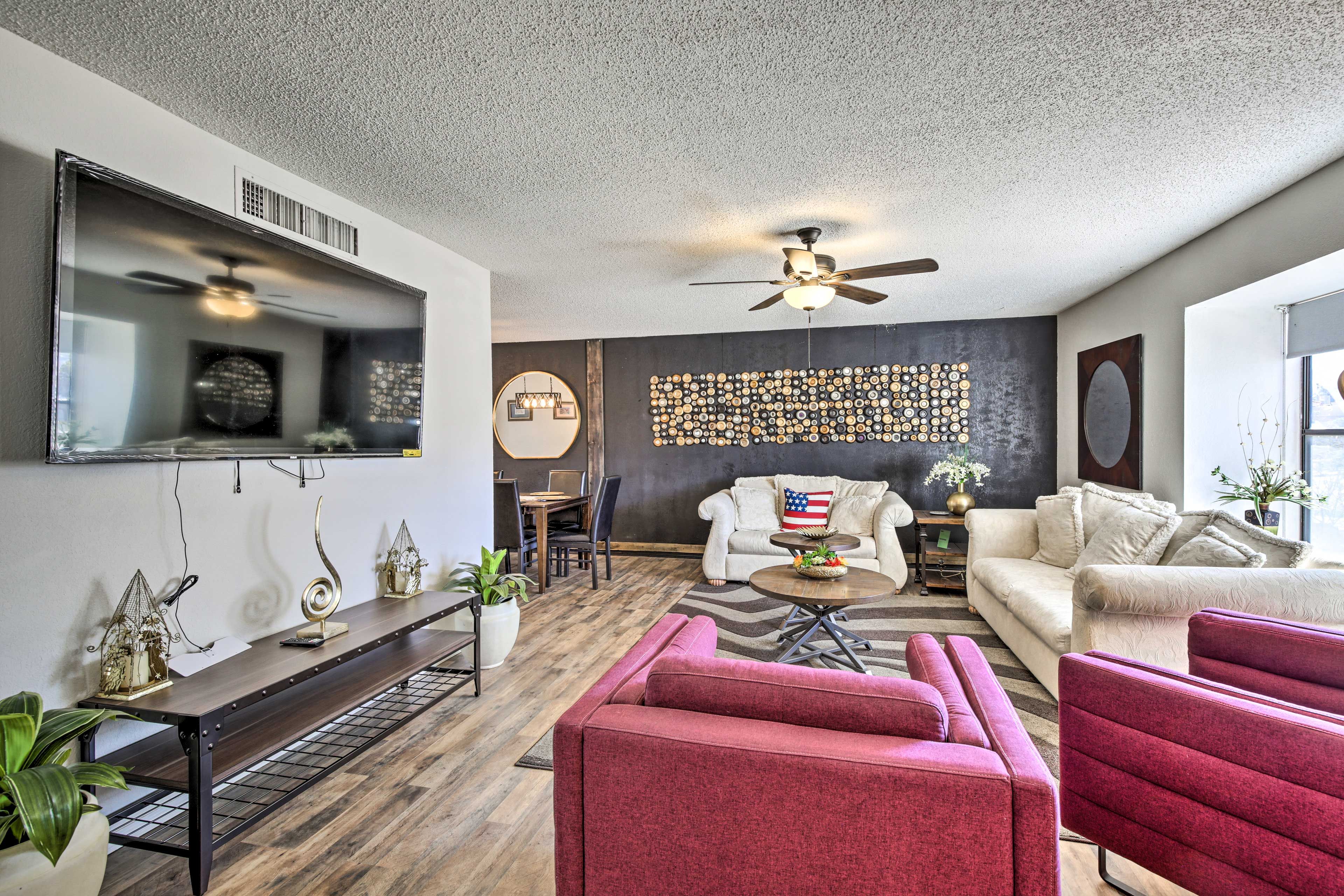 Living Room | 1st Floor | Smart TV w/ Cable
