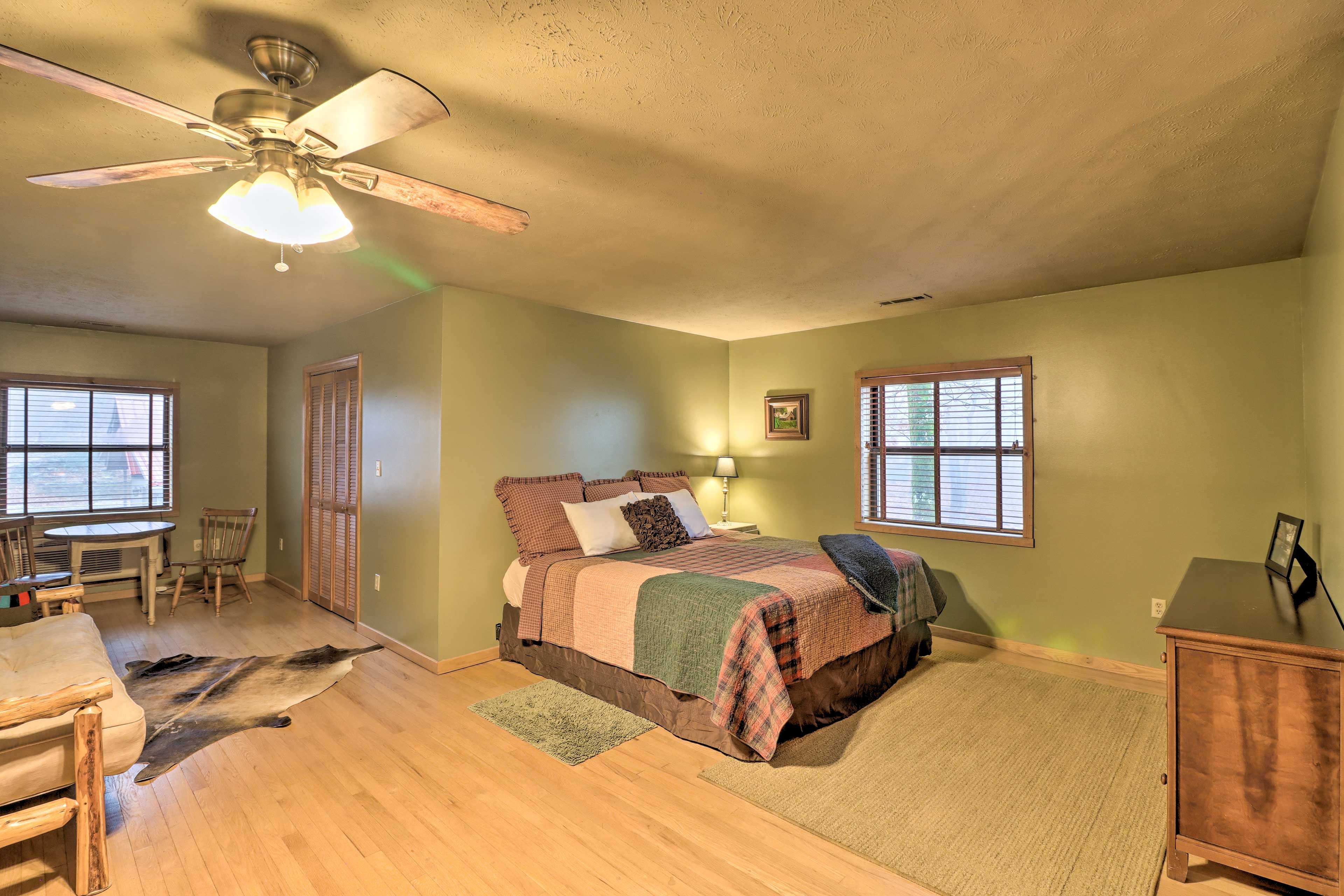Bedroom 1 | King Bed