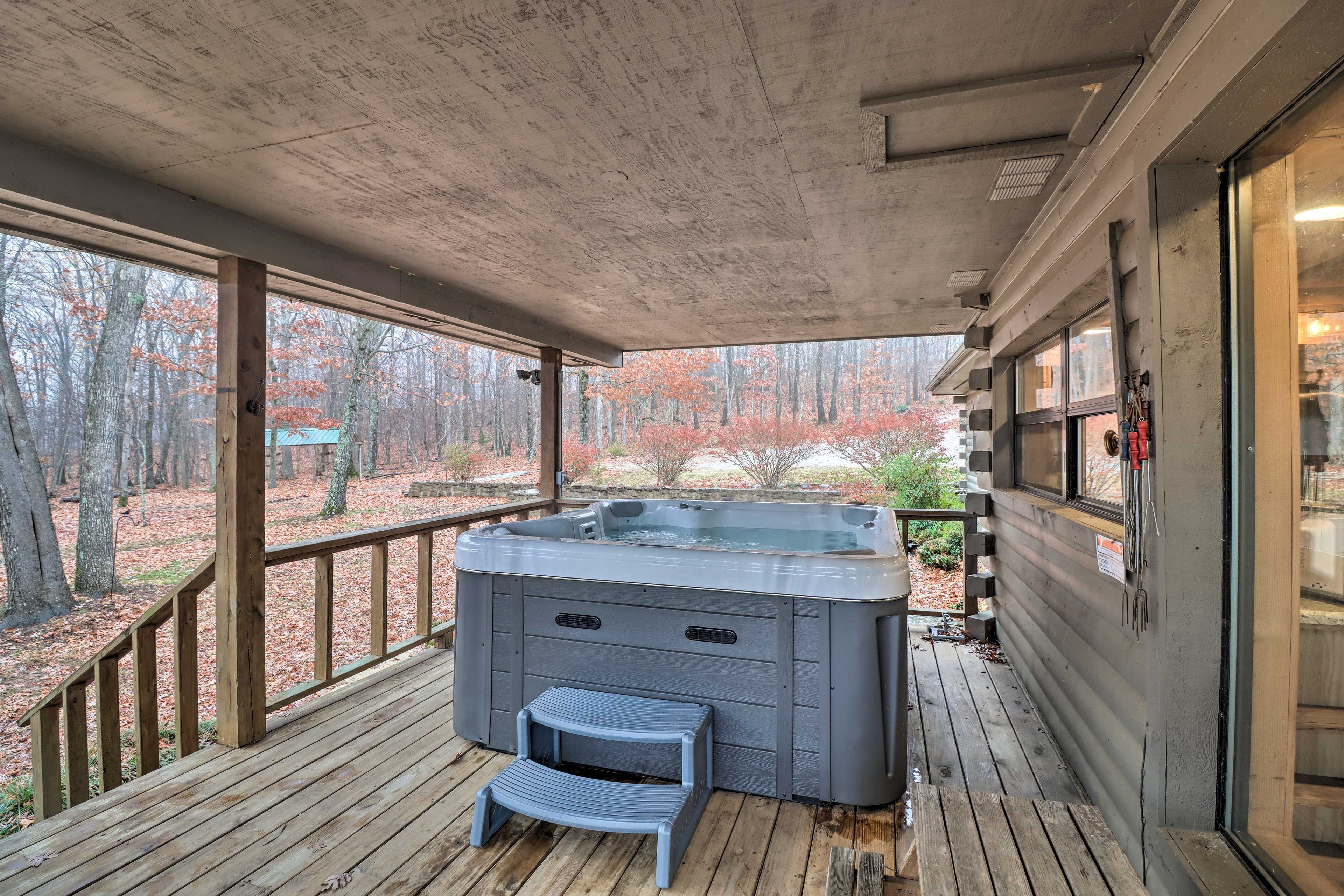 Deck | Hot Tub