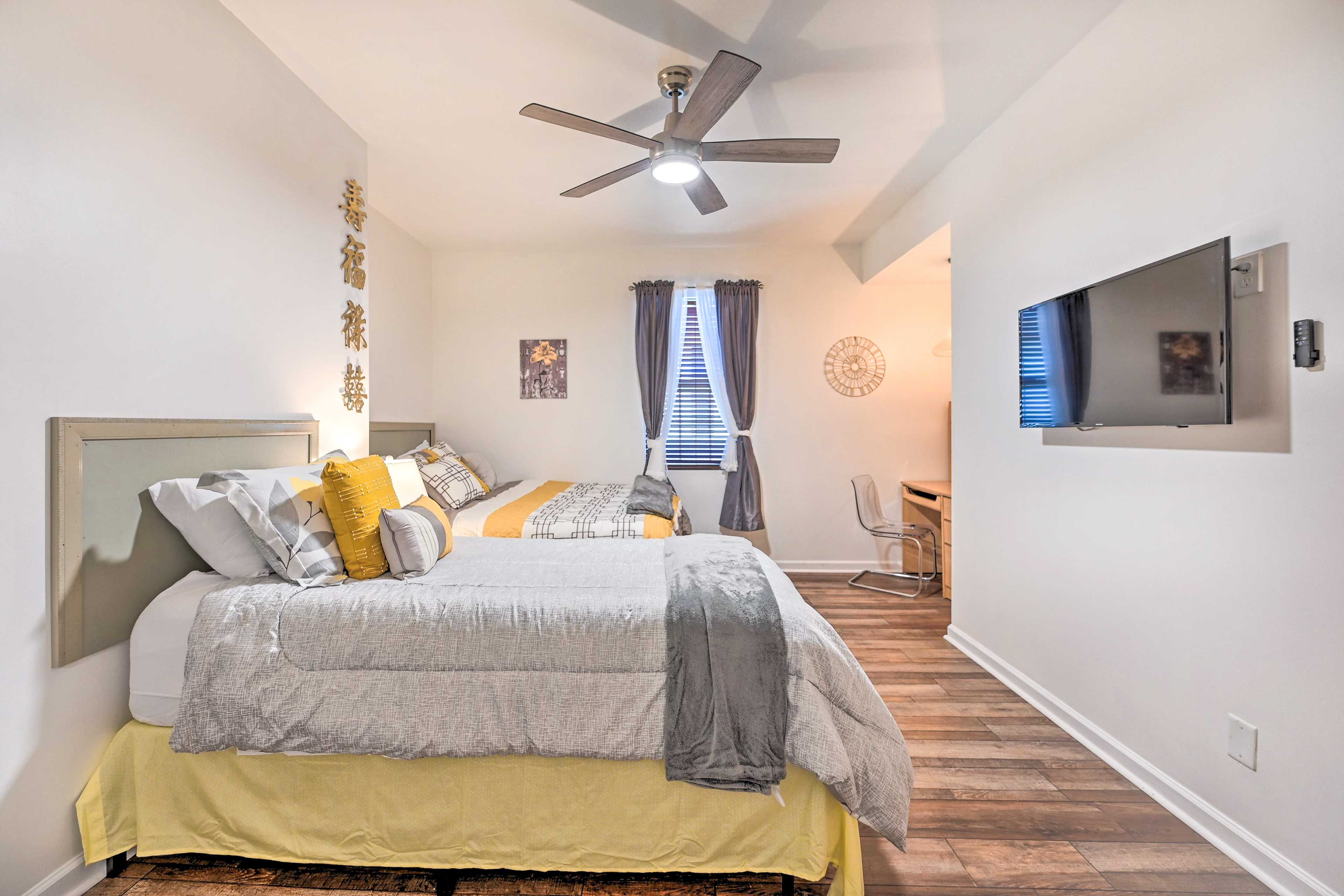 Bedroom 3 | Queen Bed | Twin Bed | 1st Floor | Desk