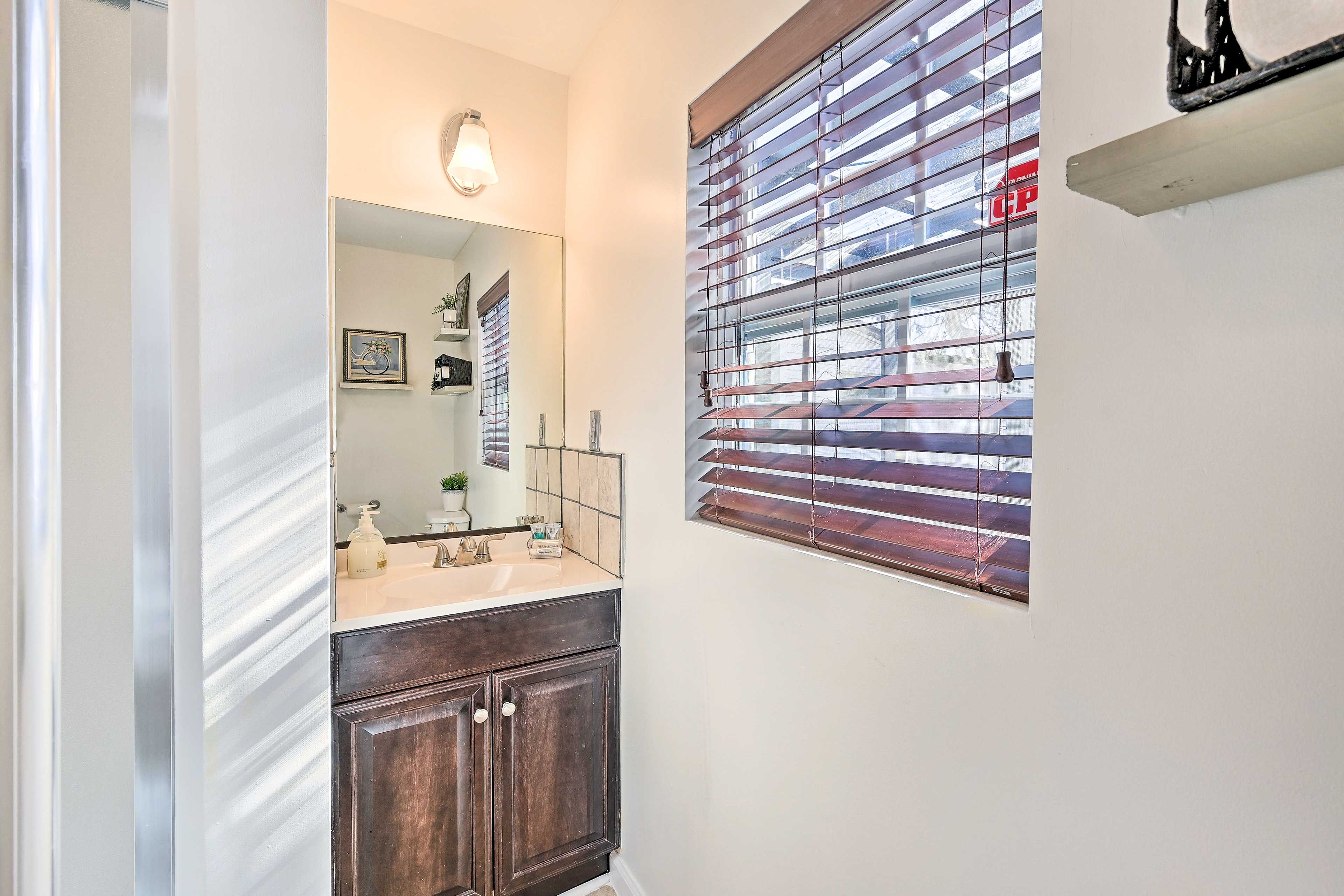 Full Bathroom | 1st Floor | Hair Dryer