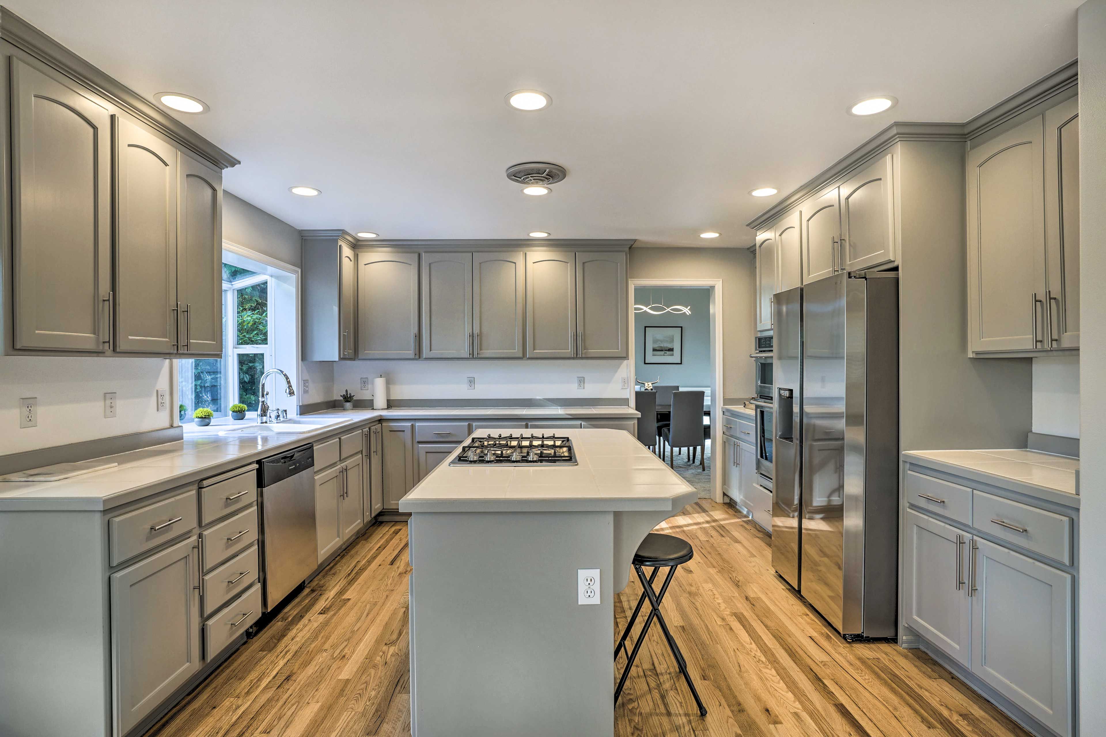 Kitchen | Cooking Basics | Spices | Paper Towels/Trash Bags Provided