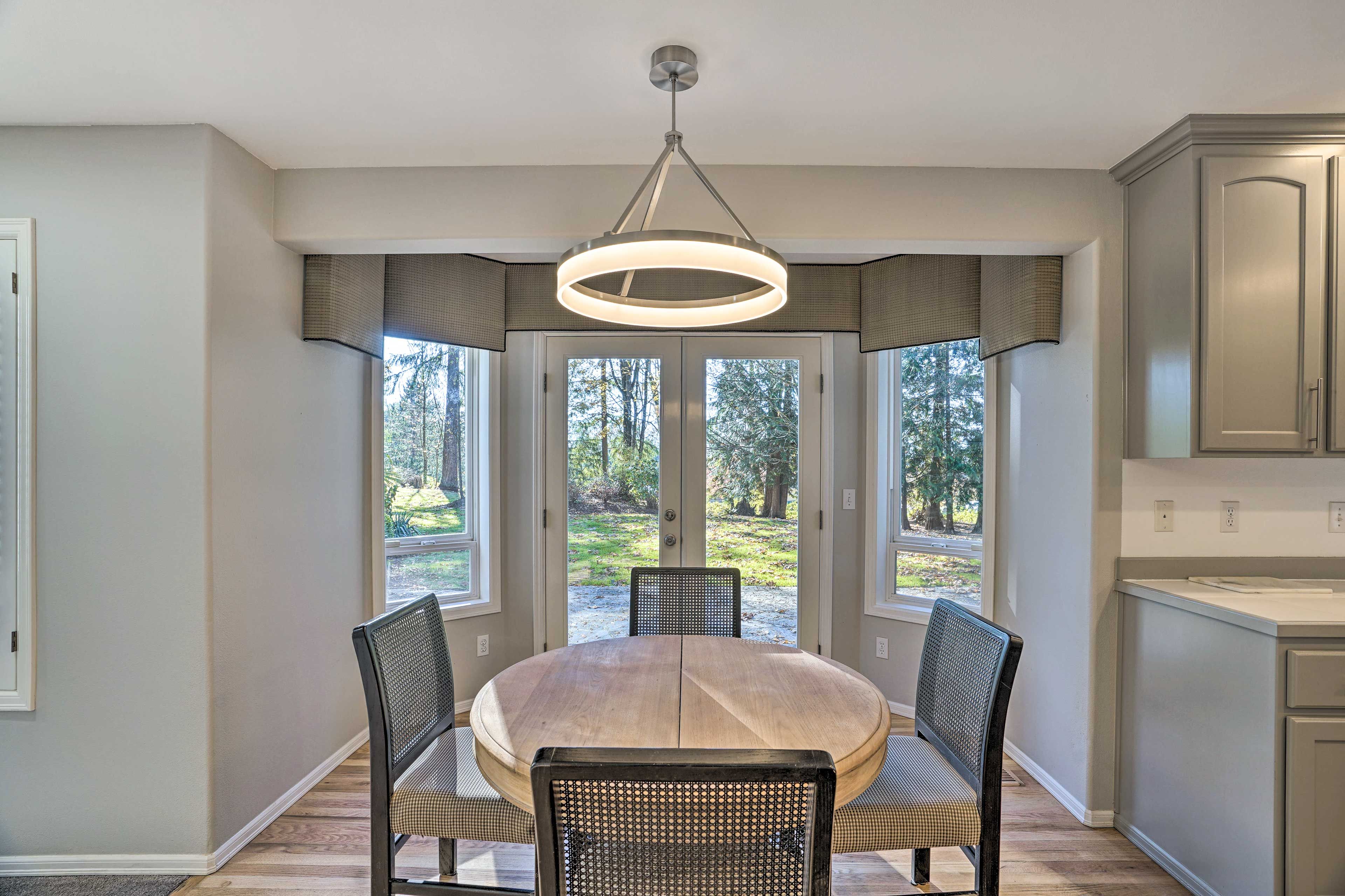 Kitchen Dining Area