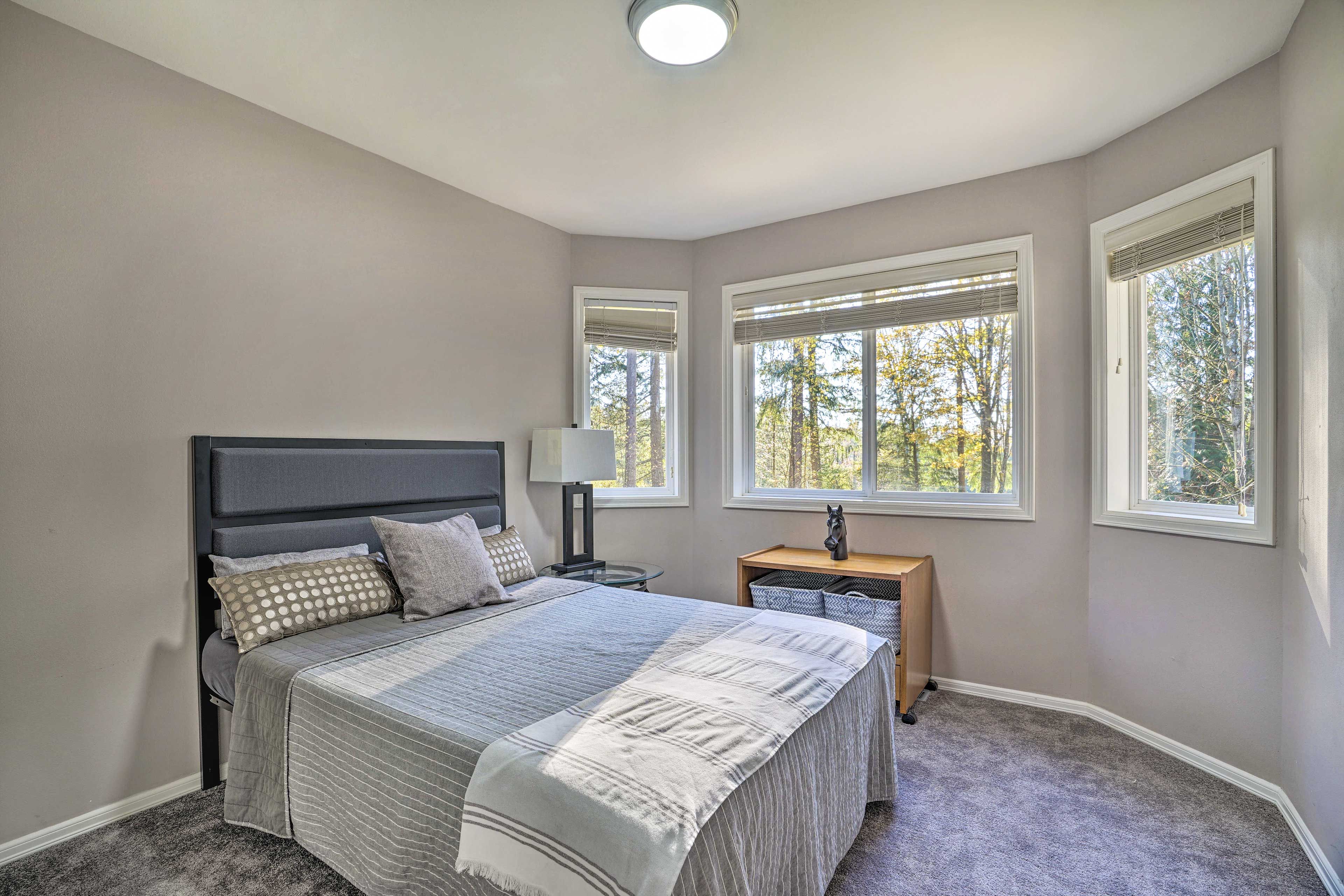 Bedroom 2 | Queen Bed