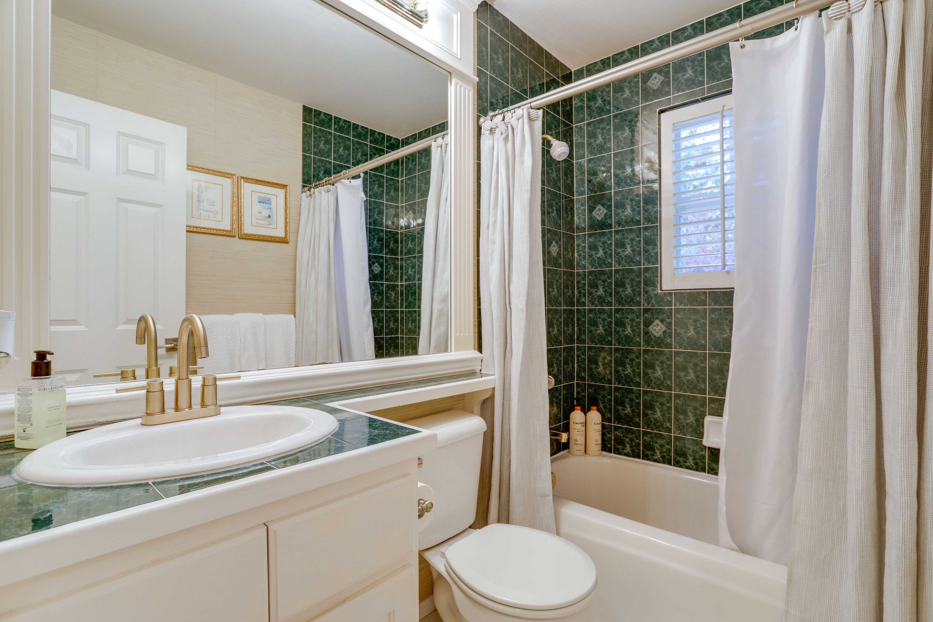 Bathroom | Towels Provided | Complimentary Toiletries