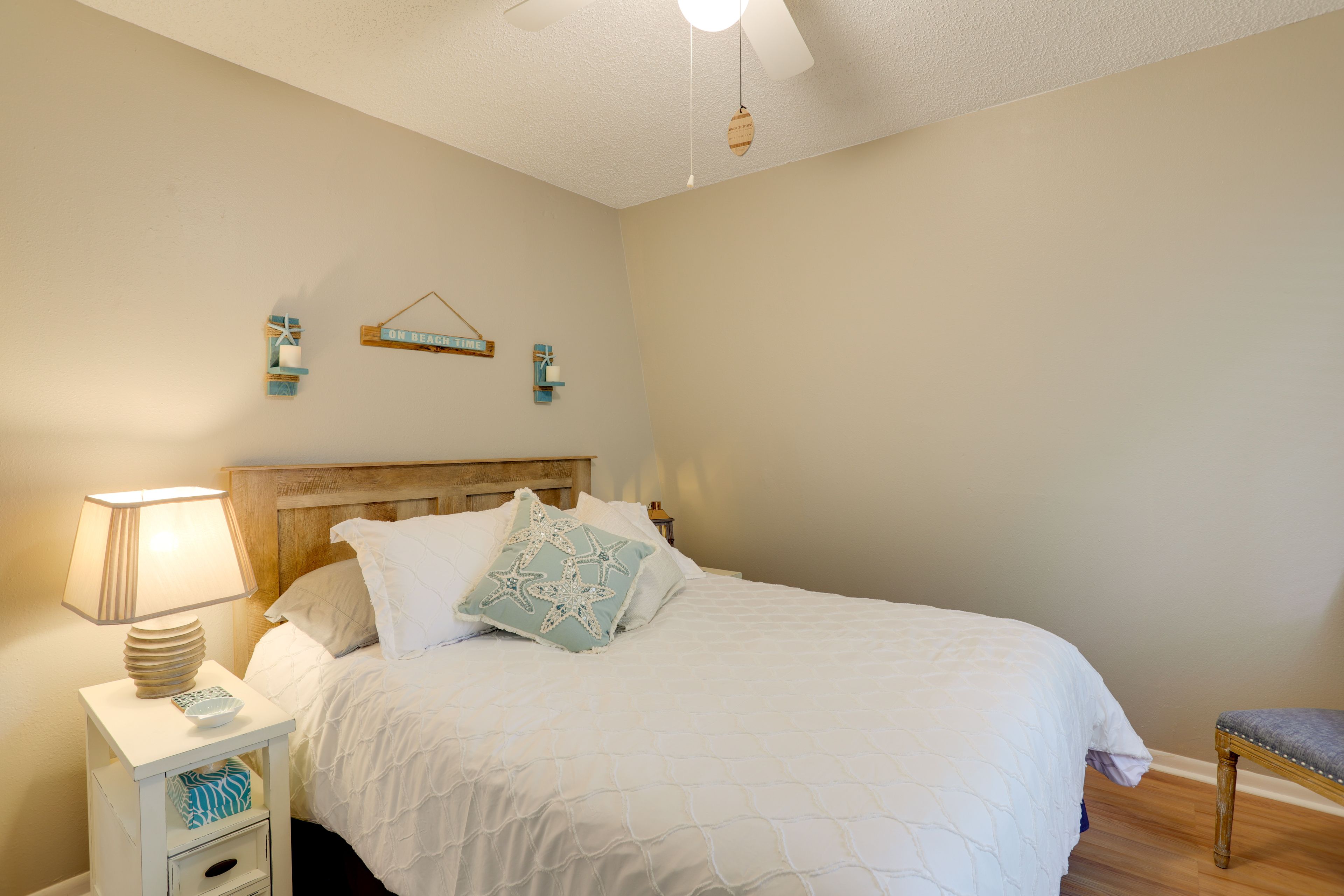 Bedroom 2 | Queen Bed | 2nd Floor | Hangers