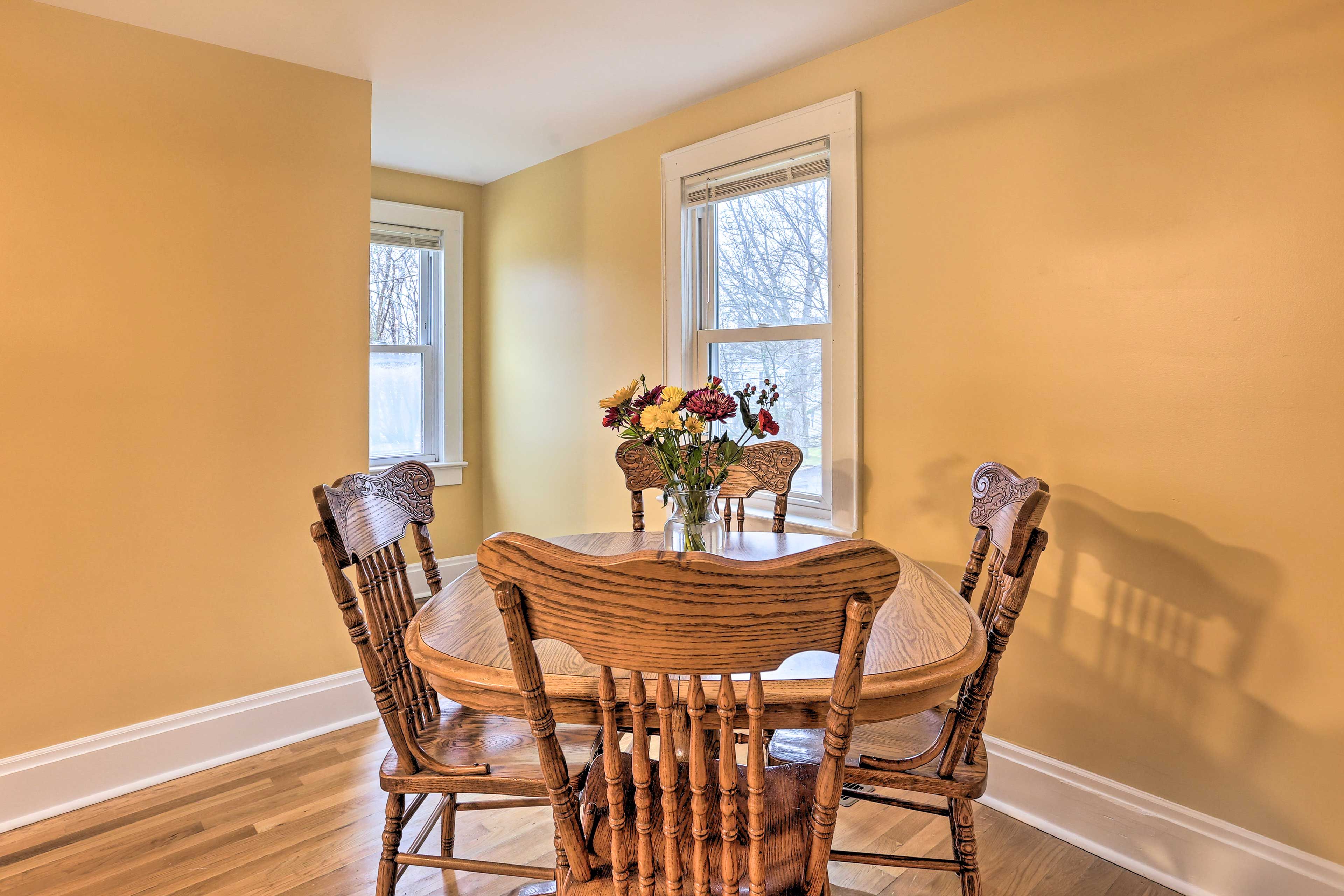 Dining Area | Dishware/Flatware