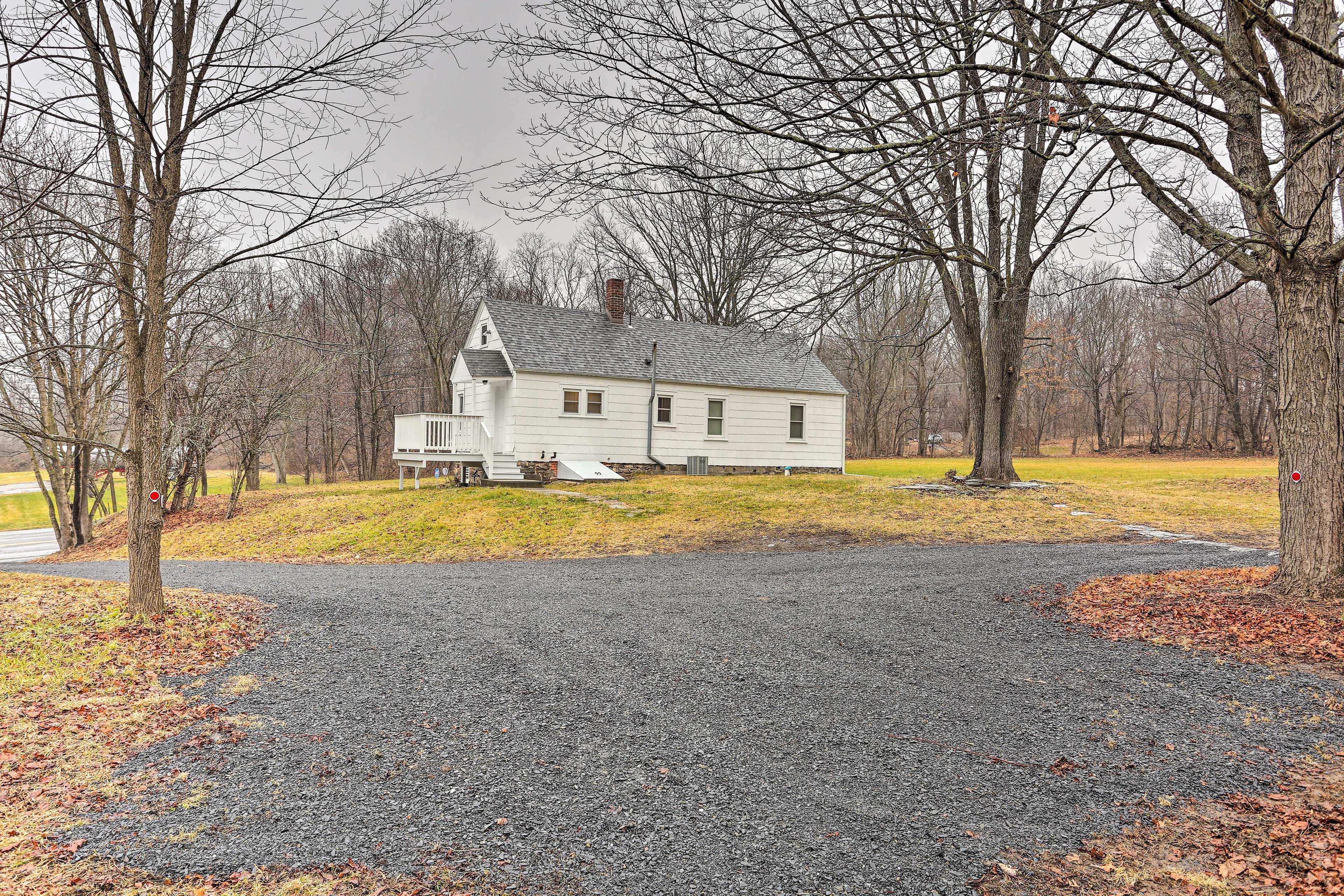 Parking | Gravel Driveway (4 Vehicles)