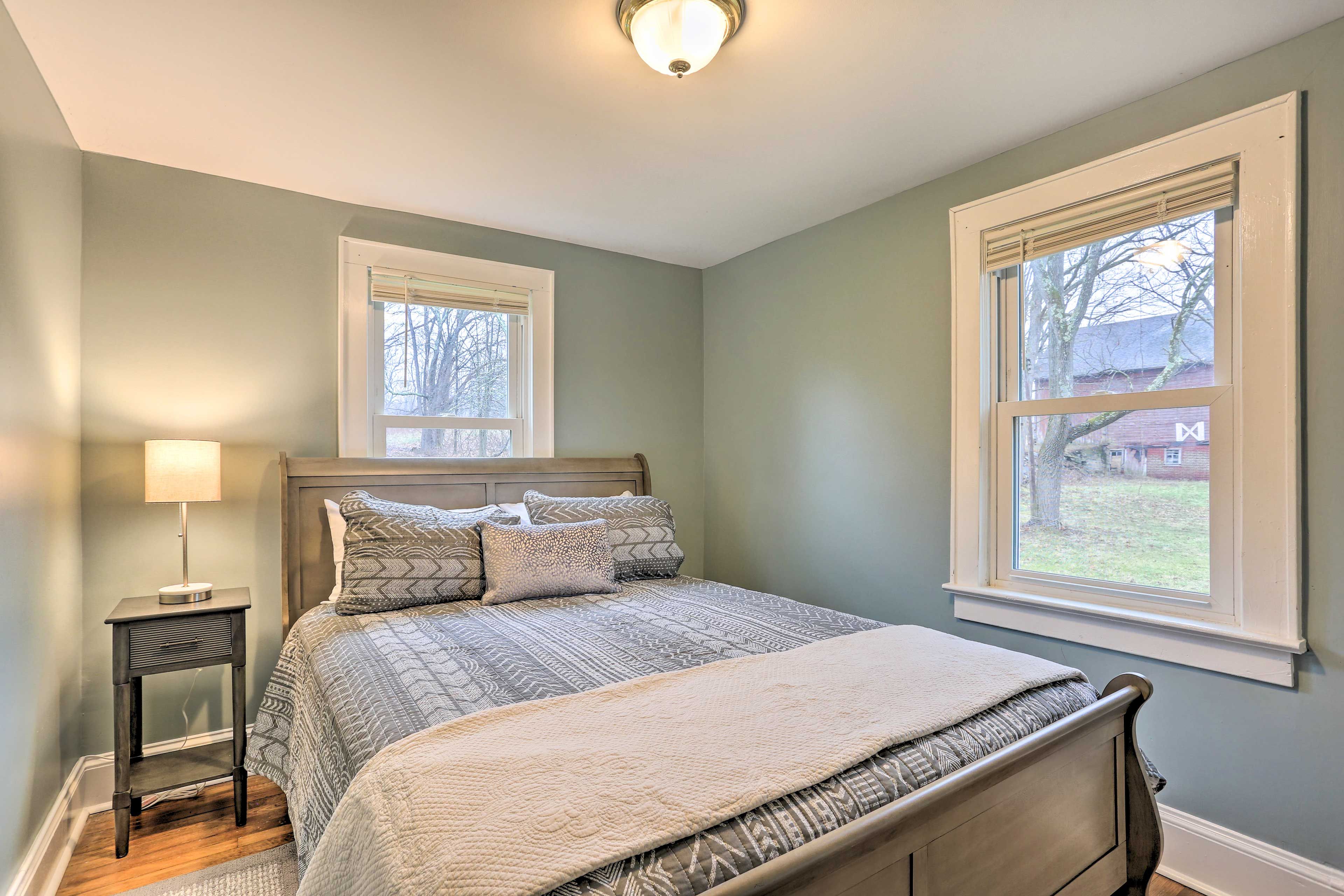 Bedroom 2 | Queen Bed