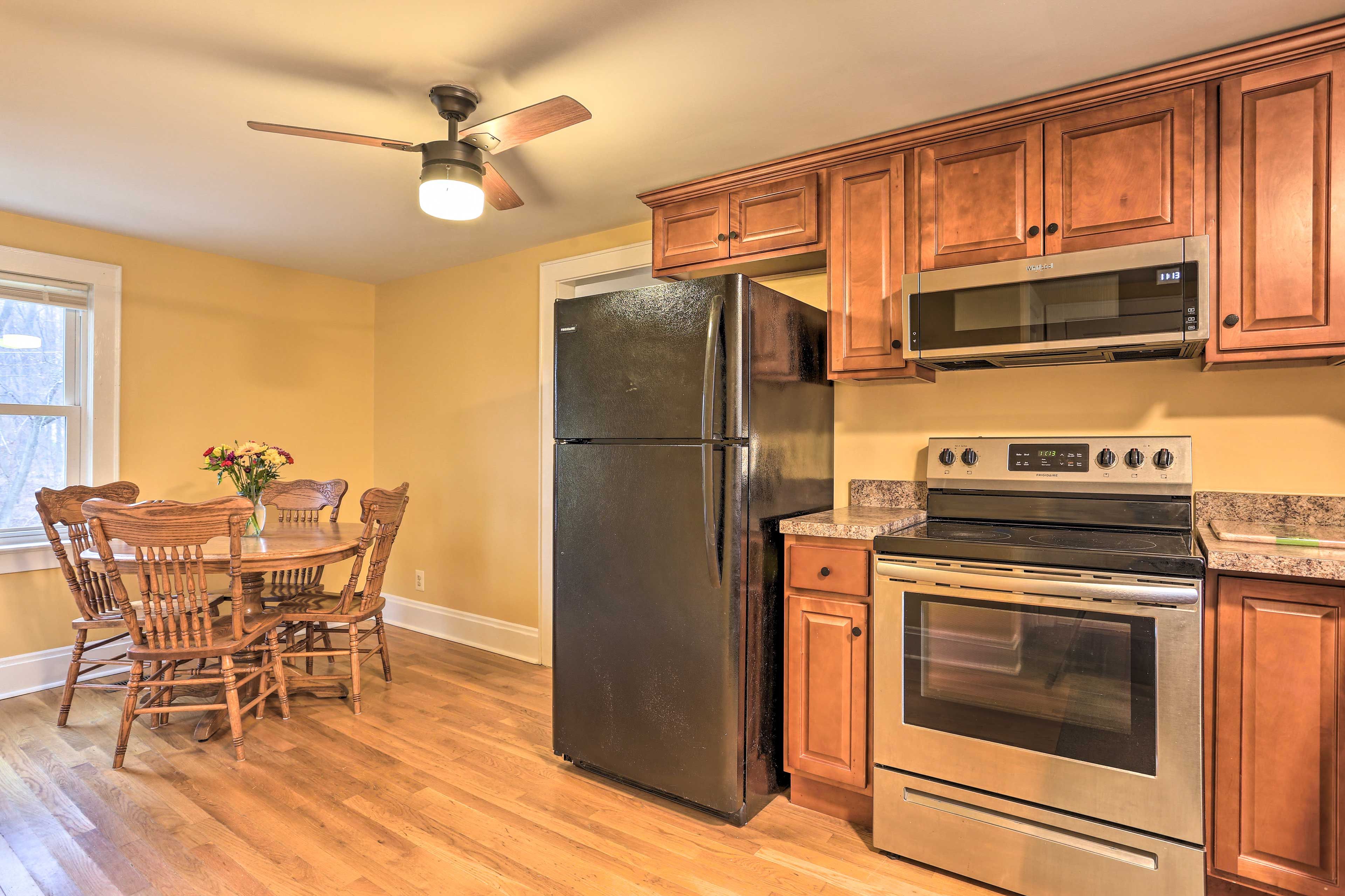 Dining Area | Kitchen