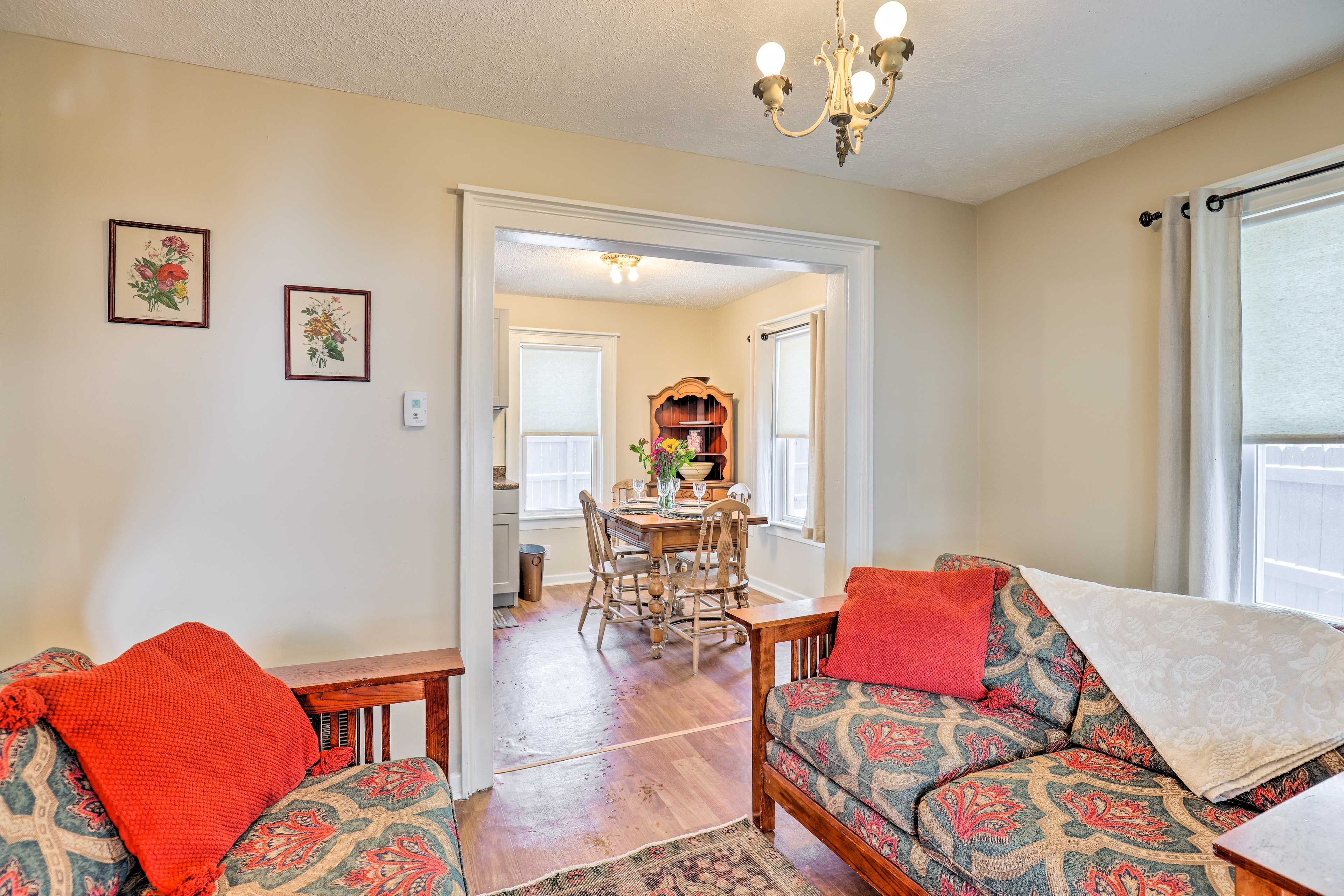 Living Room | Smart TV | Free WiFi | Window A/C Unit