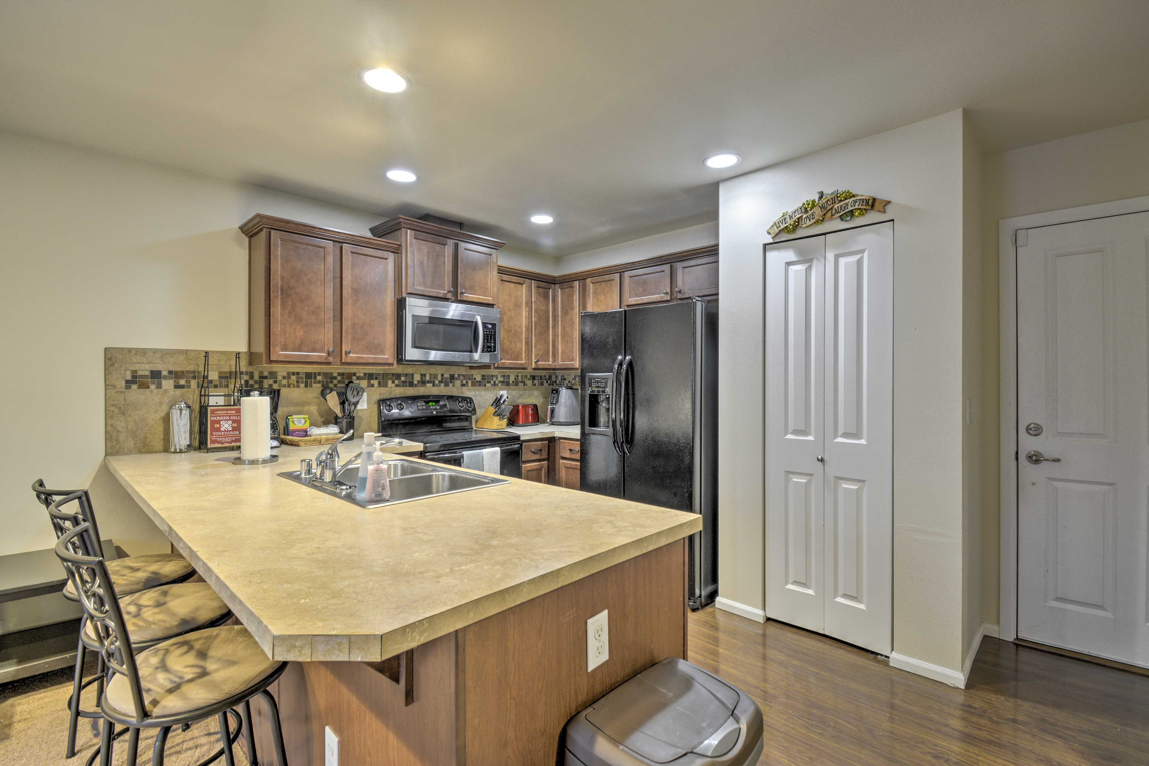 Kitchen w/ Breakfast Bar | Main Level