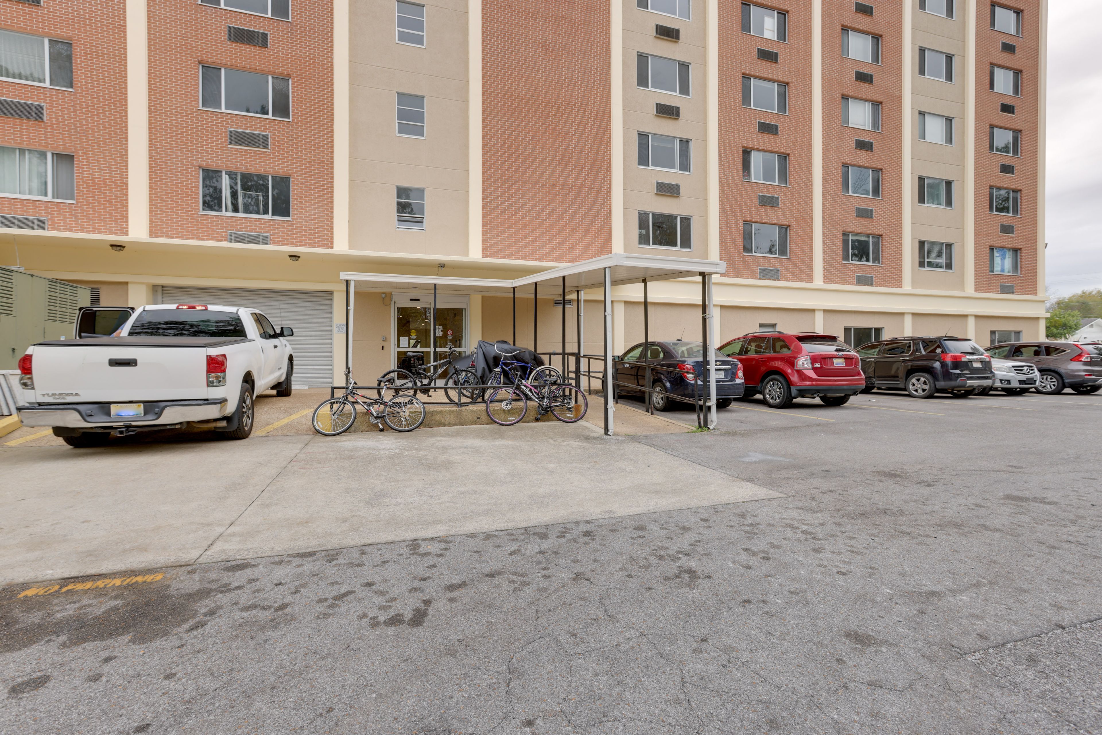 Parking | Community Lot (1 Vehicle)