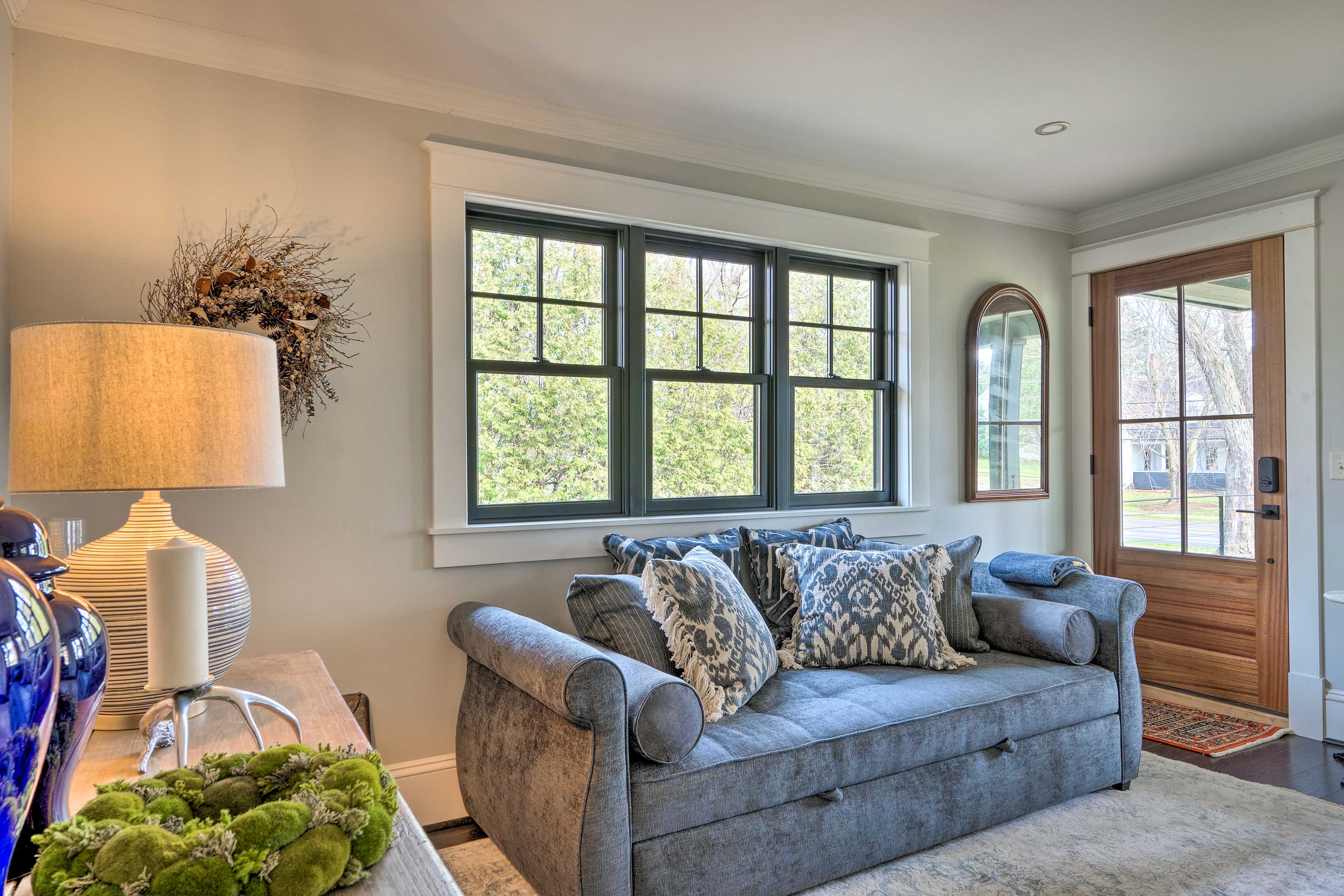Common Room | Queen Trundle Bed