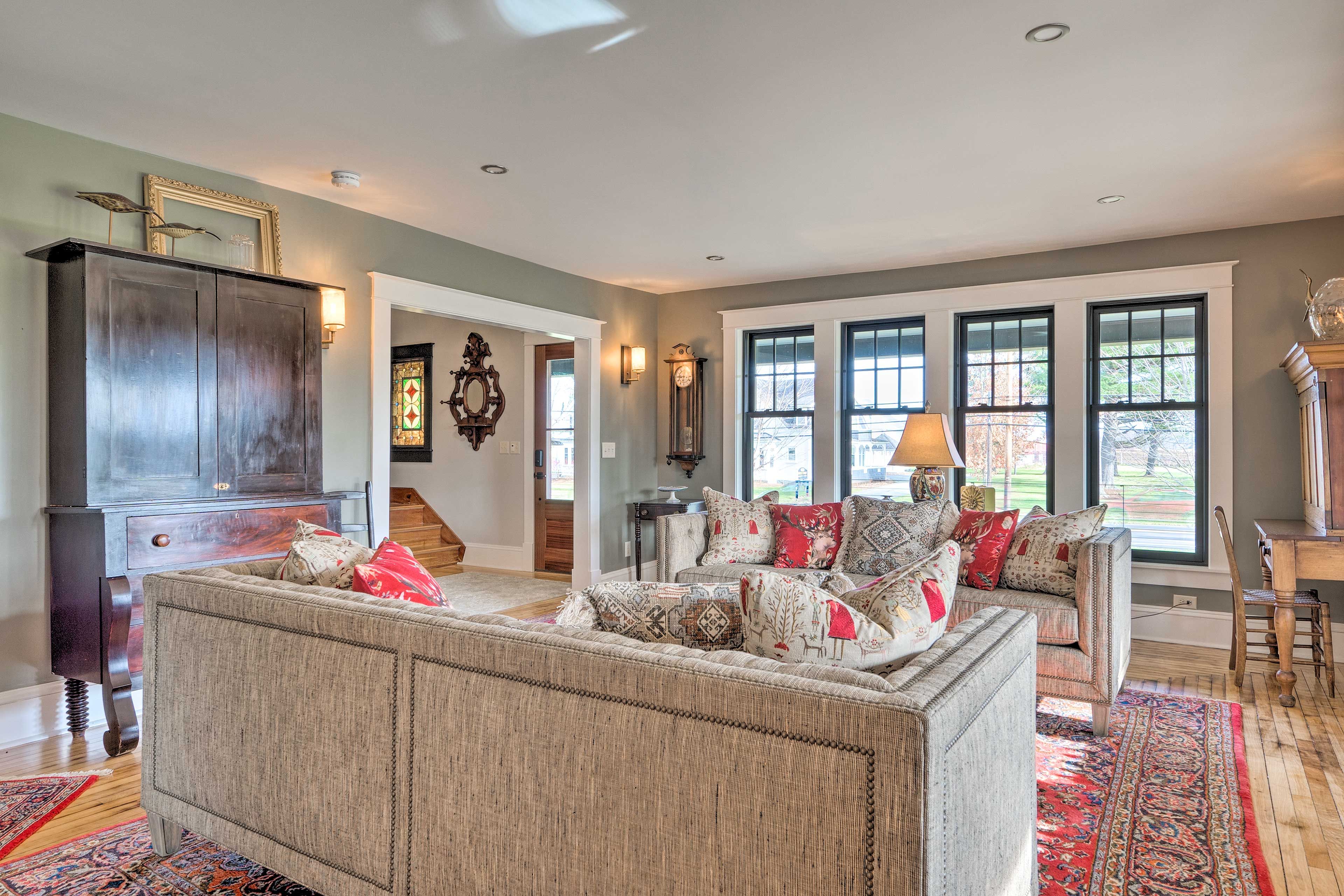 2nd Living Room