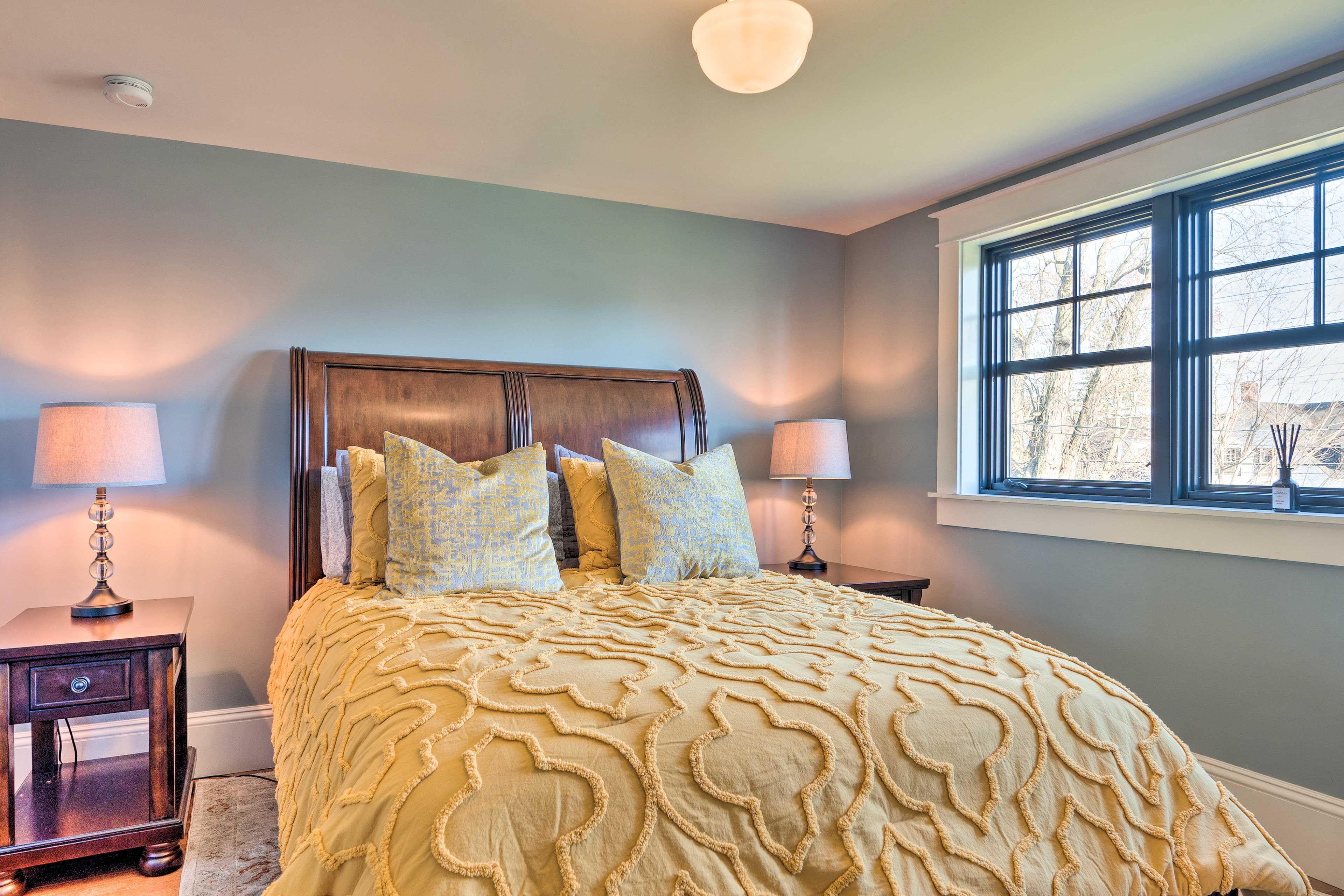 Bedroom 2 | Queen Bed