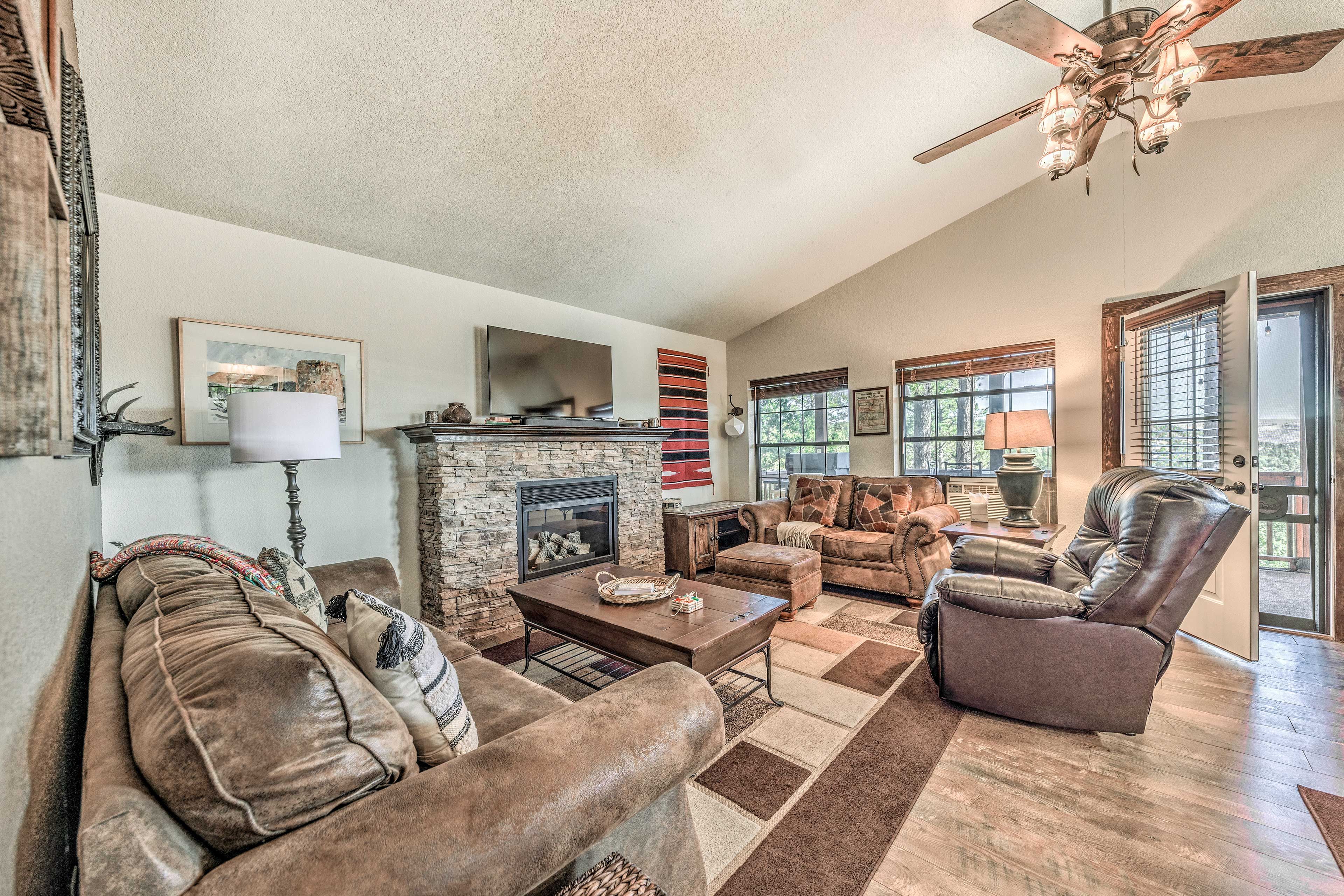 Living Room | Gas Fireplace | Smart TV