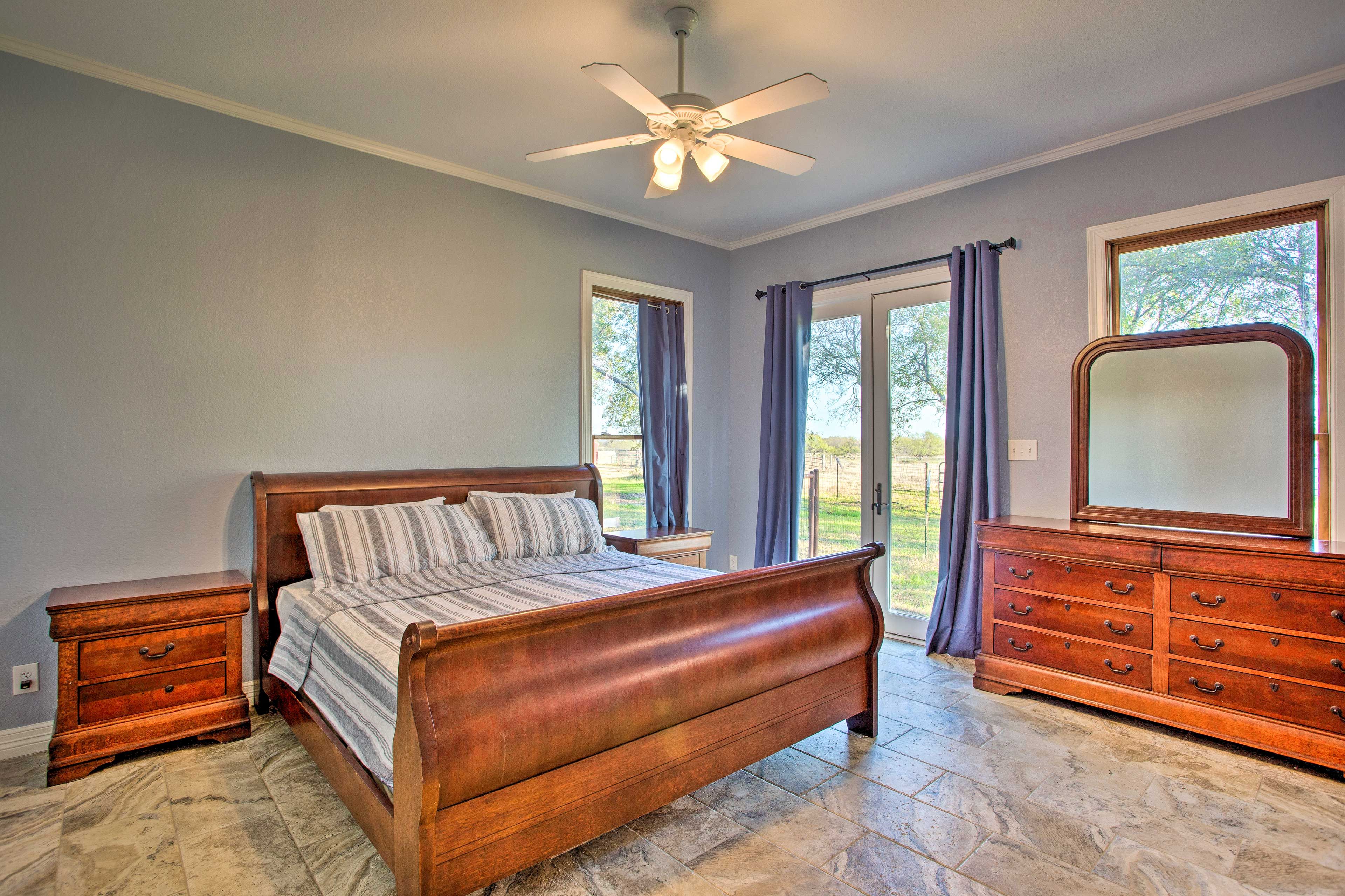 Bedroom 1 | King Bed