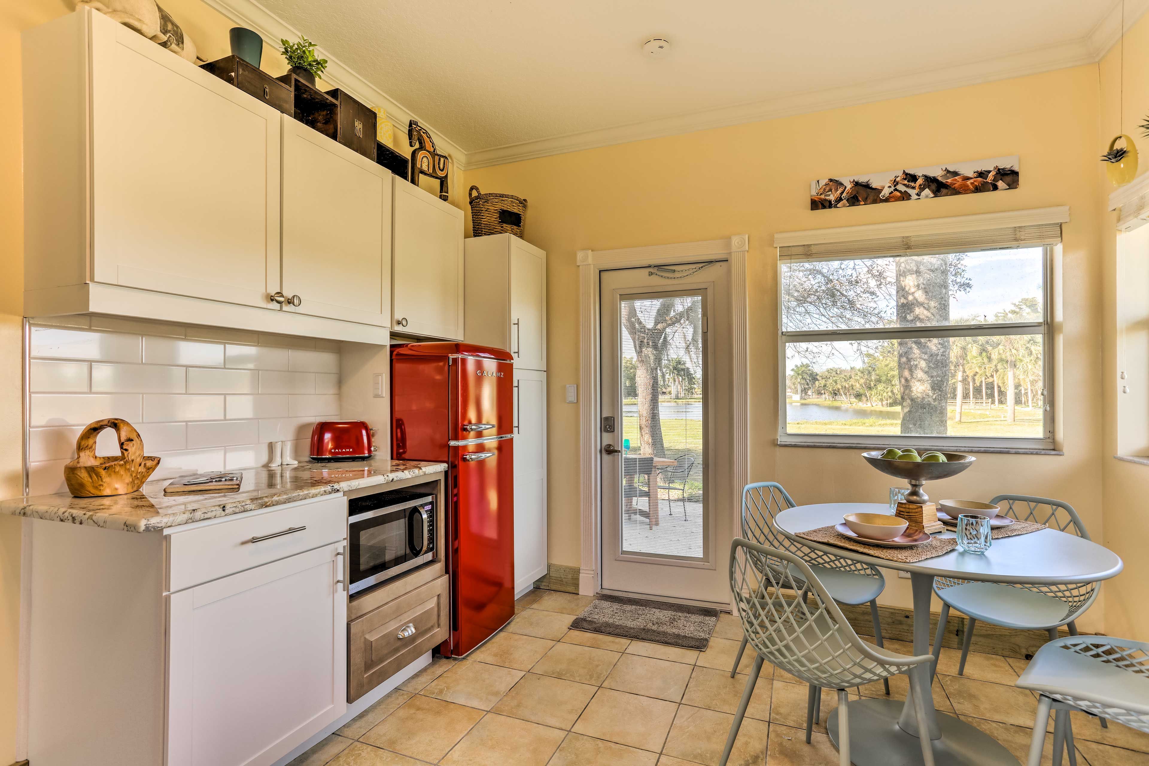 Kitchen & Dining Area