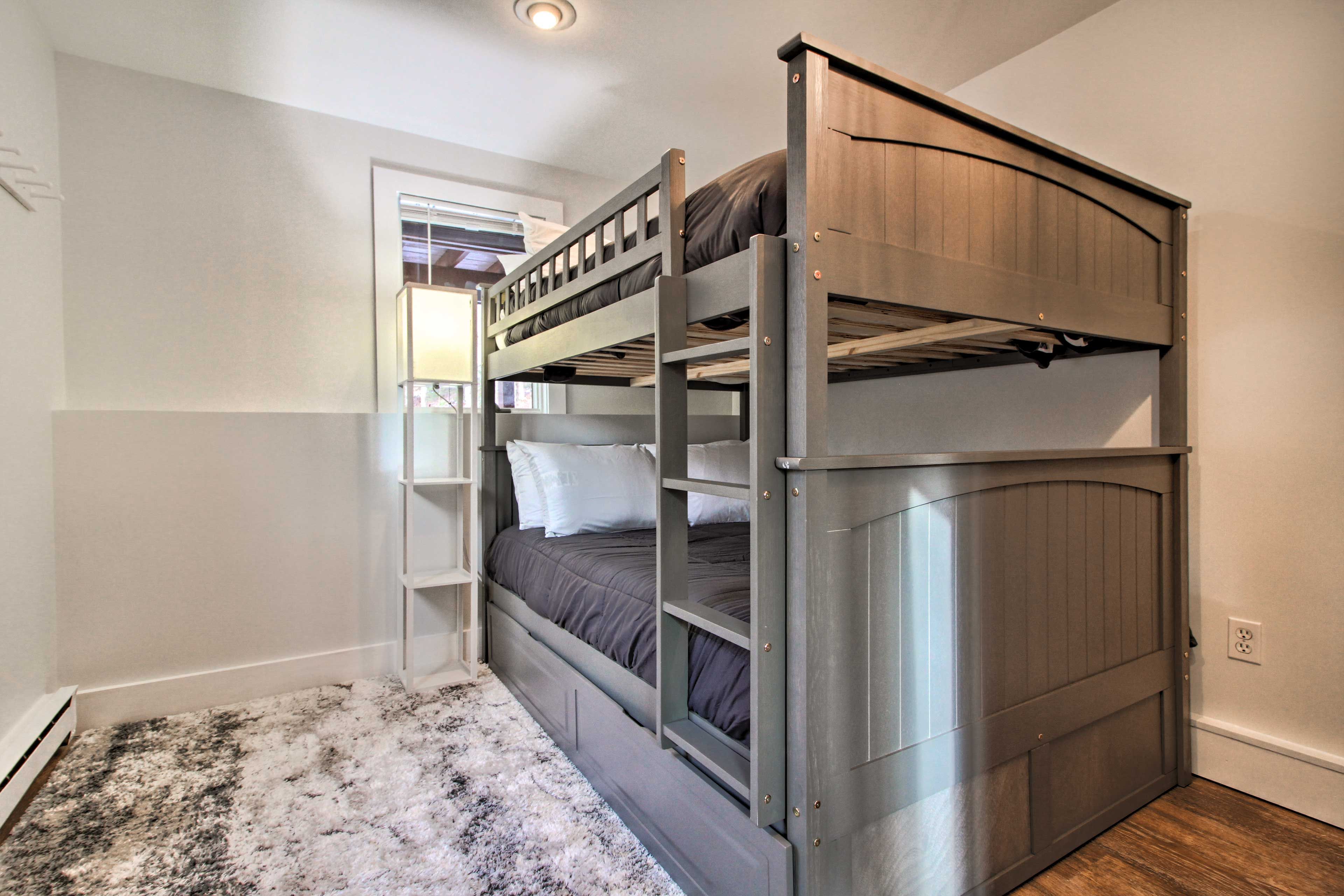 Bedroom 1 | Full Bunk Bed w/ Twin Trundle