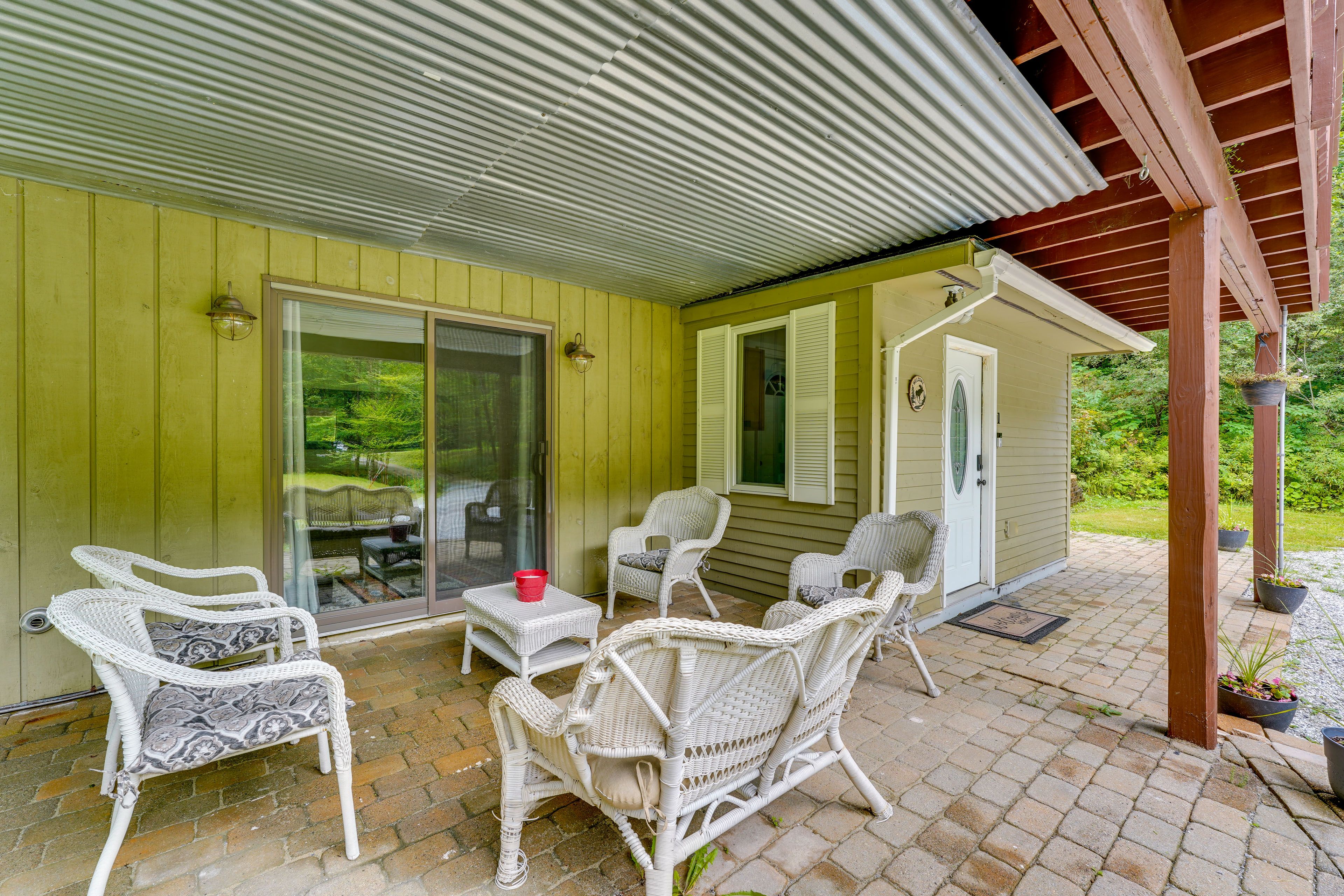 Covered Patio | Outdoor Seating