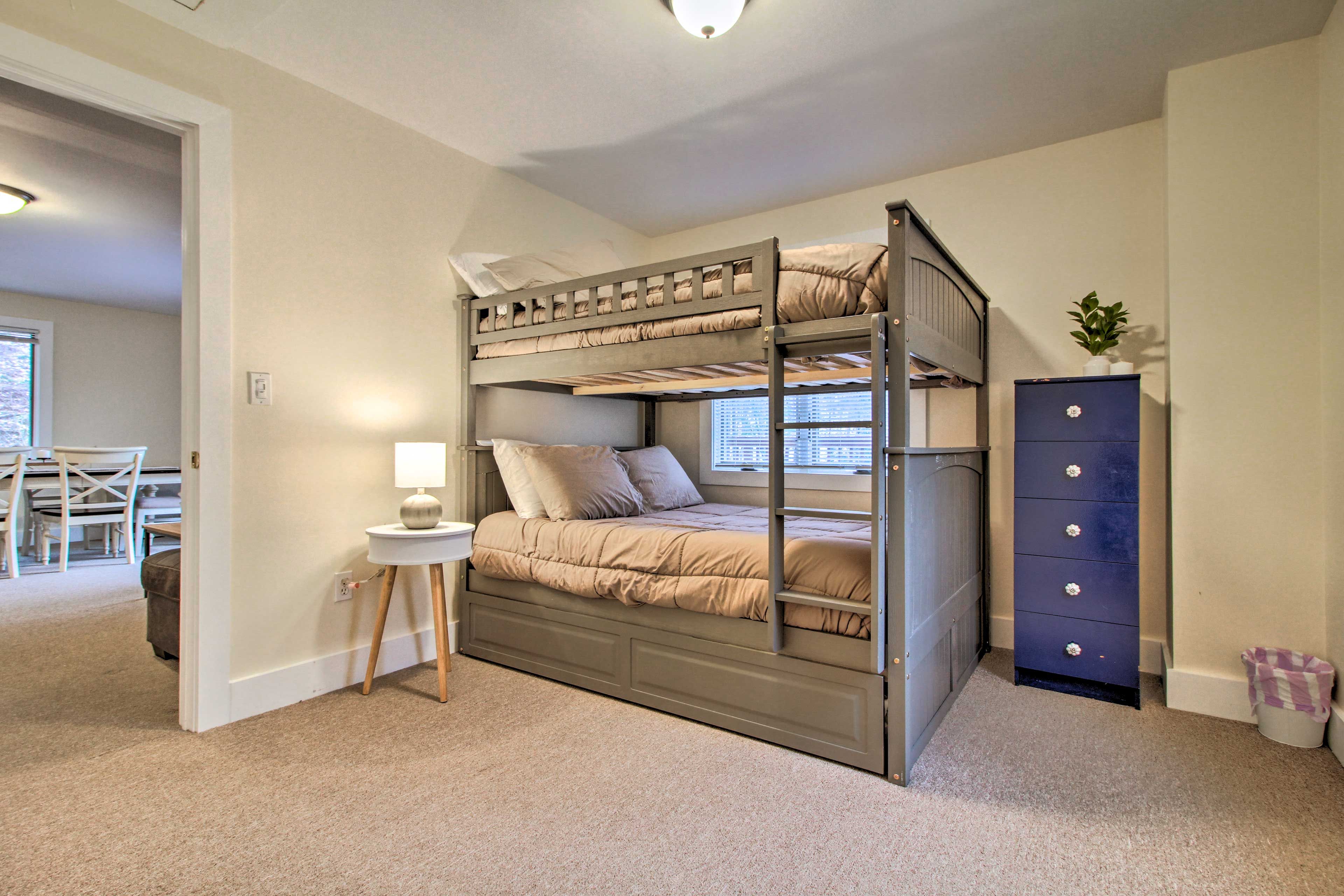Bedroom 1 | Full Bunk Bed w/ Twin Trundle