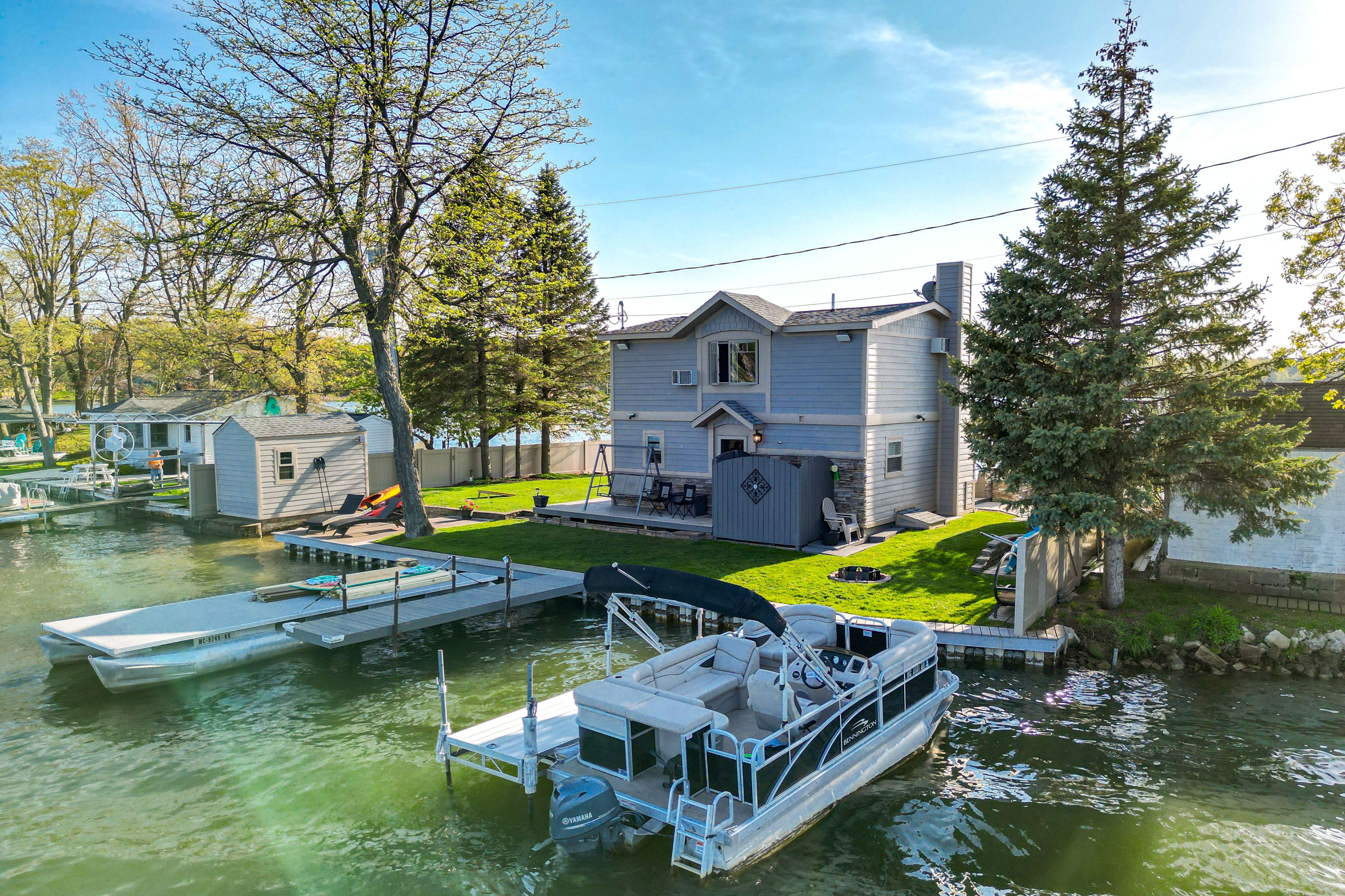Back Outdoor Space | Dock | Fire Pit | Kayaks