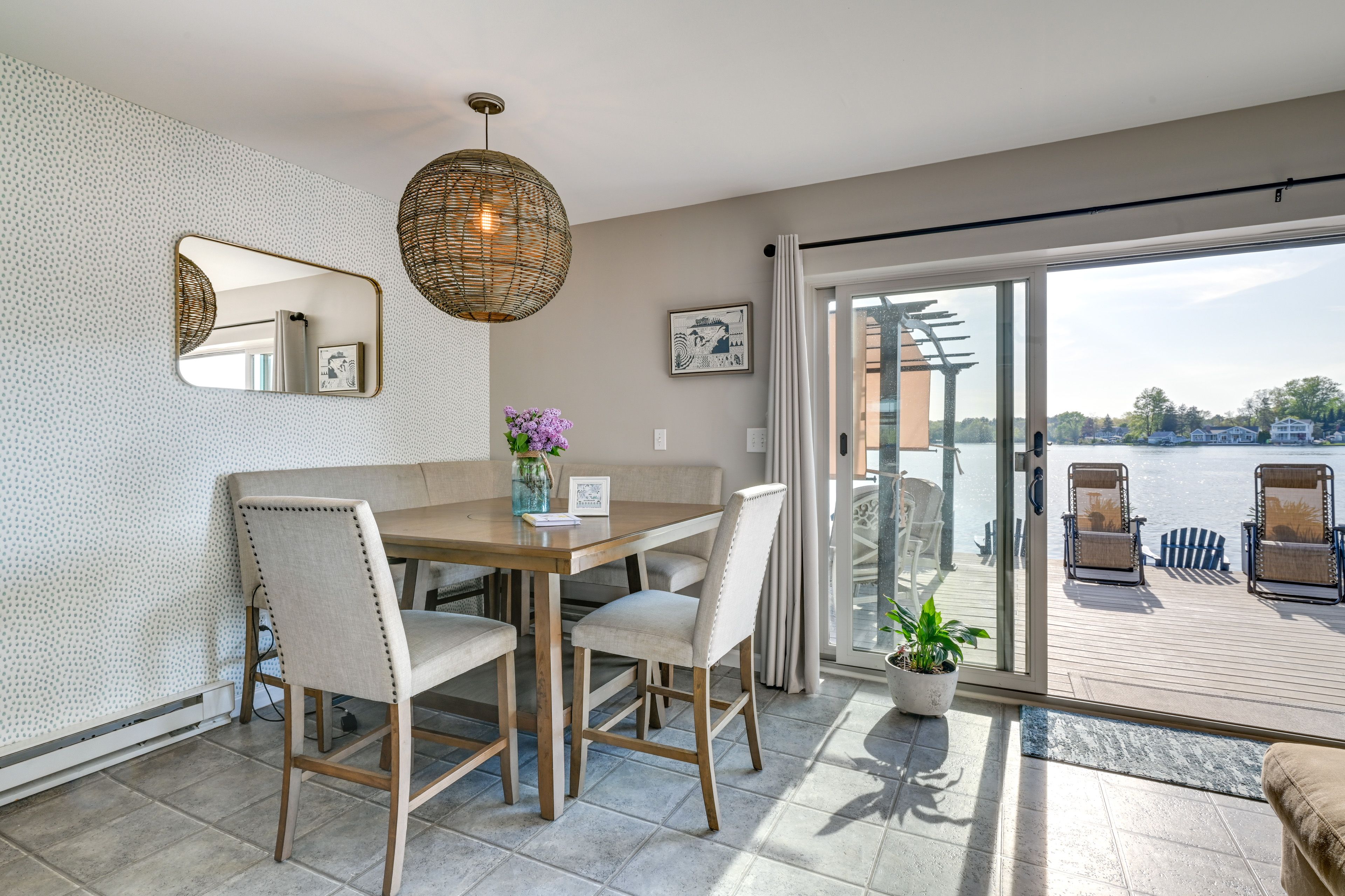 Dining Table | Dishware Provided