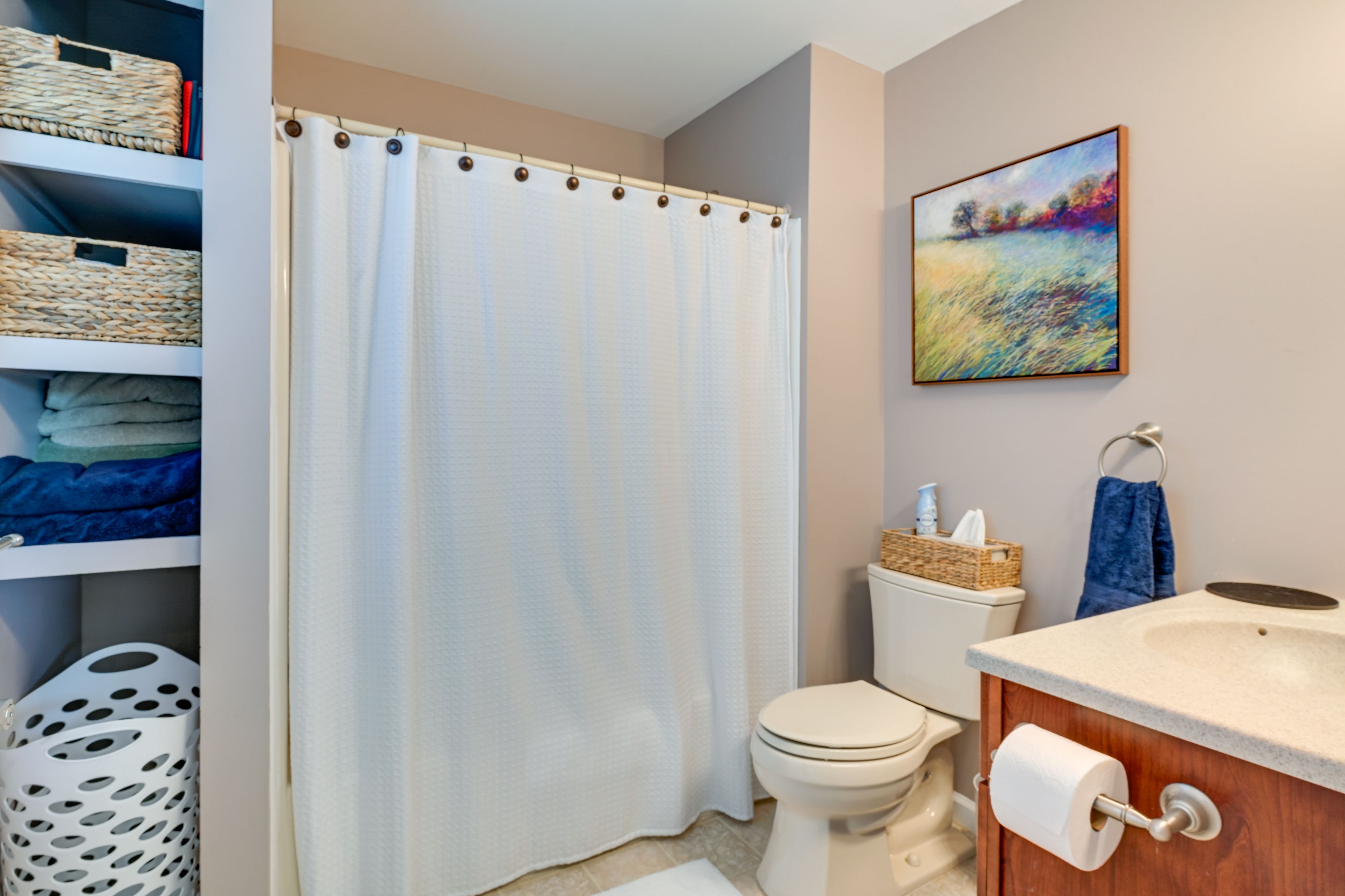 Full Bathroom | Towels & Linens Provided
