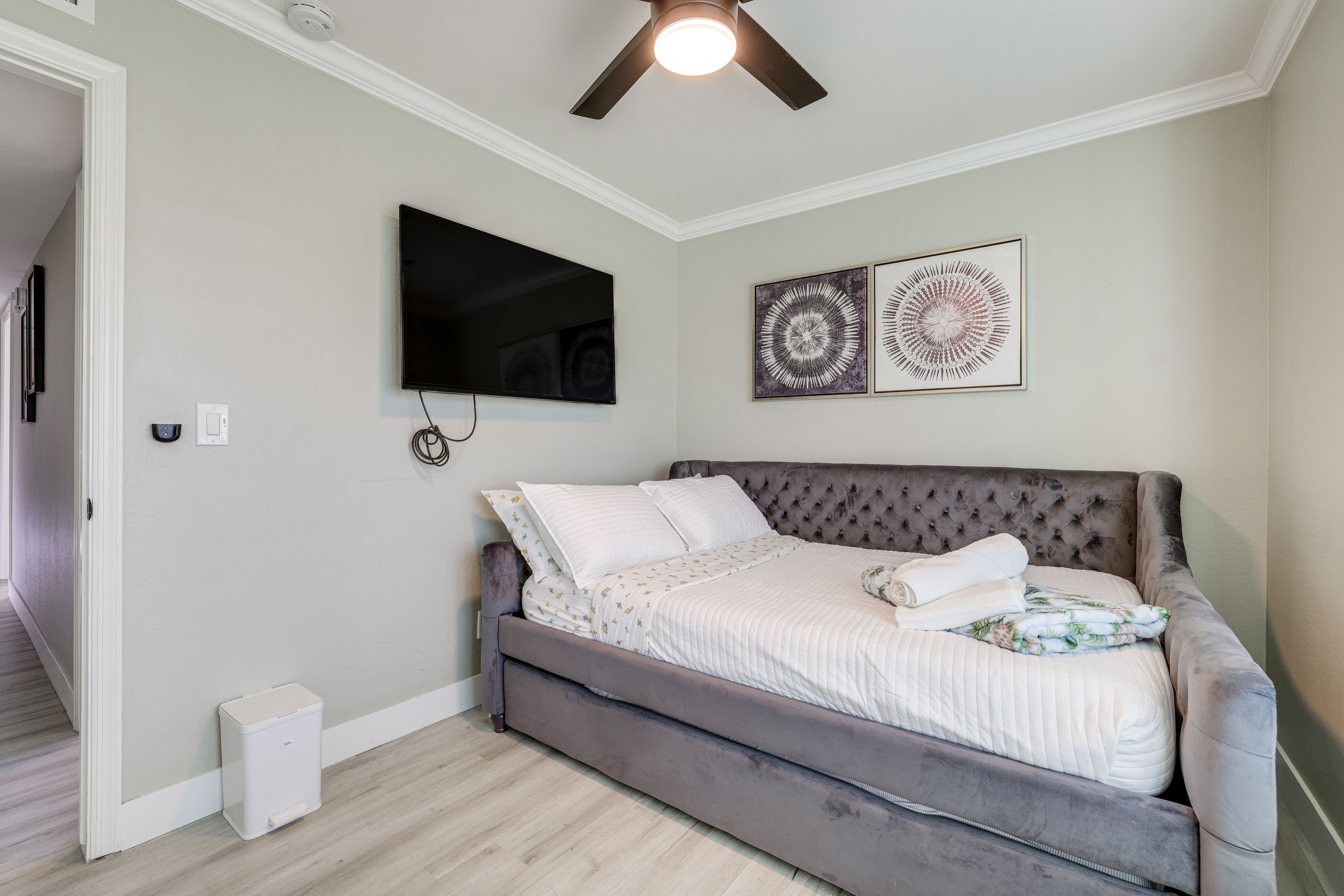 Bedroom 2 | Full Daybed w/ Twin Trundle | Smart TV w/ Cable