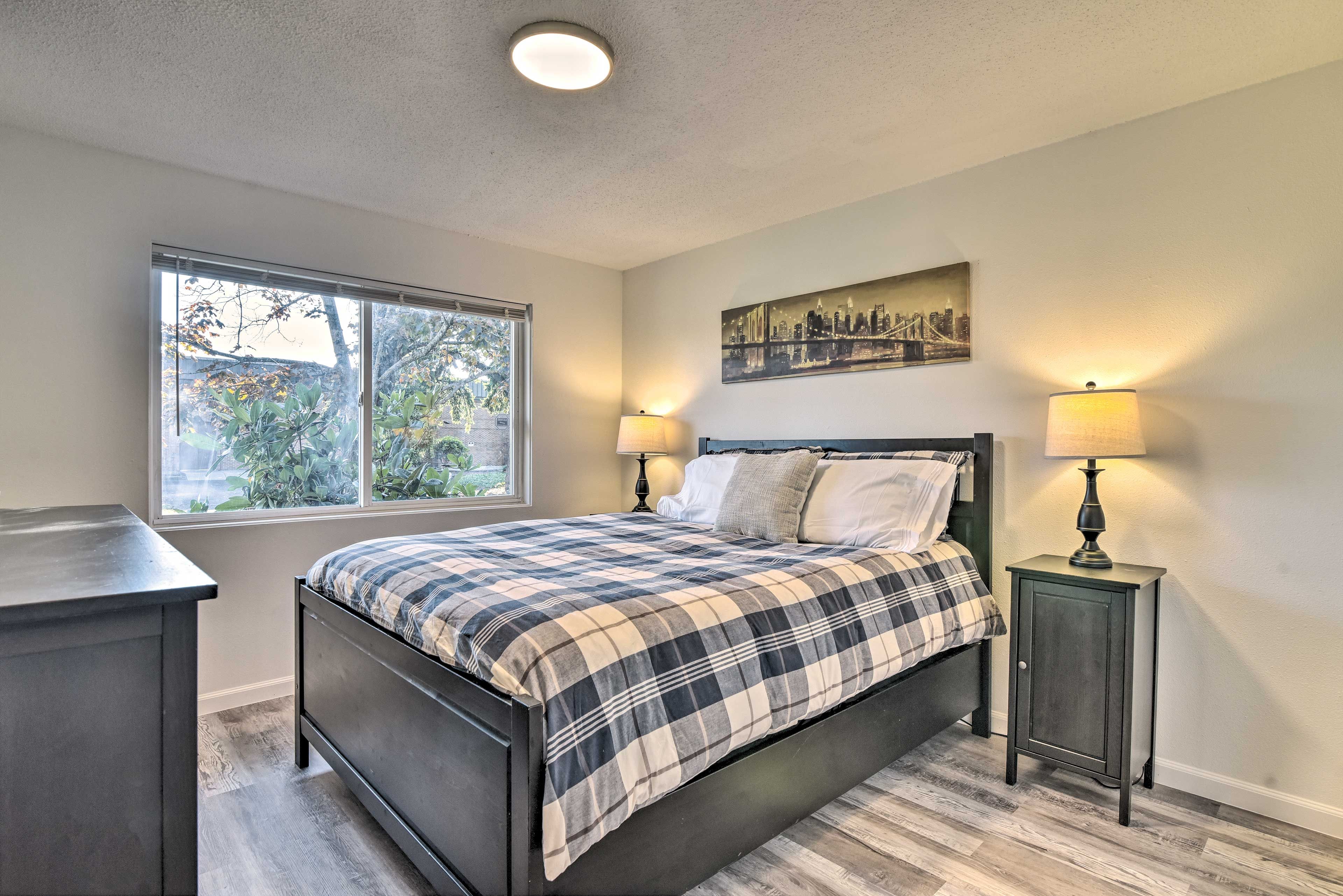 Bedroom 1 | Main Level | Queen Bed | Linens Provided