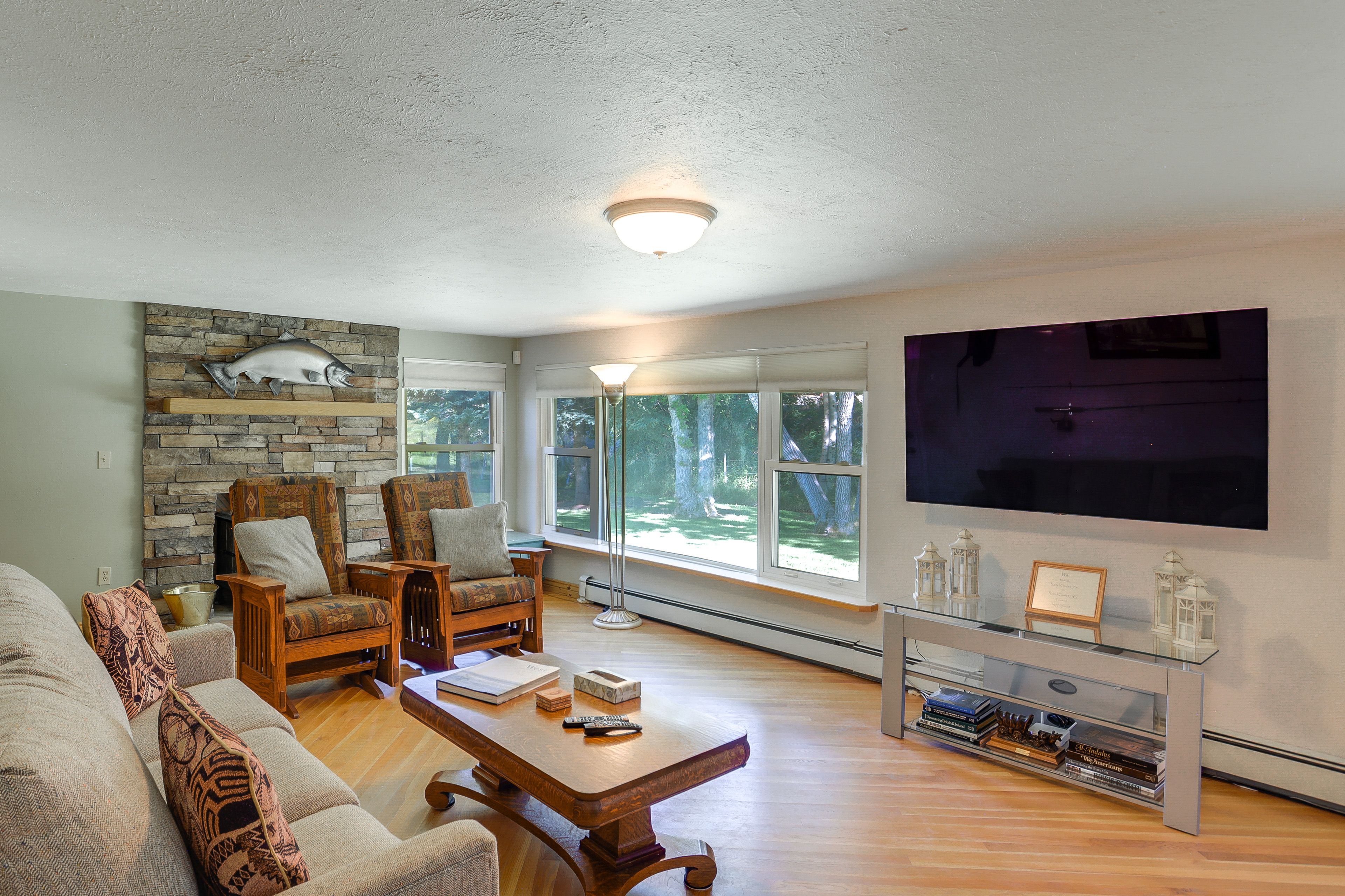 Single-Story Home | Living Area | Free WiFi | Smart TV w/ Cable | DVD Player