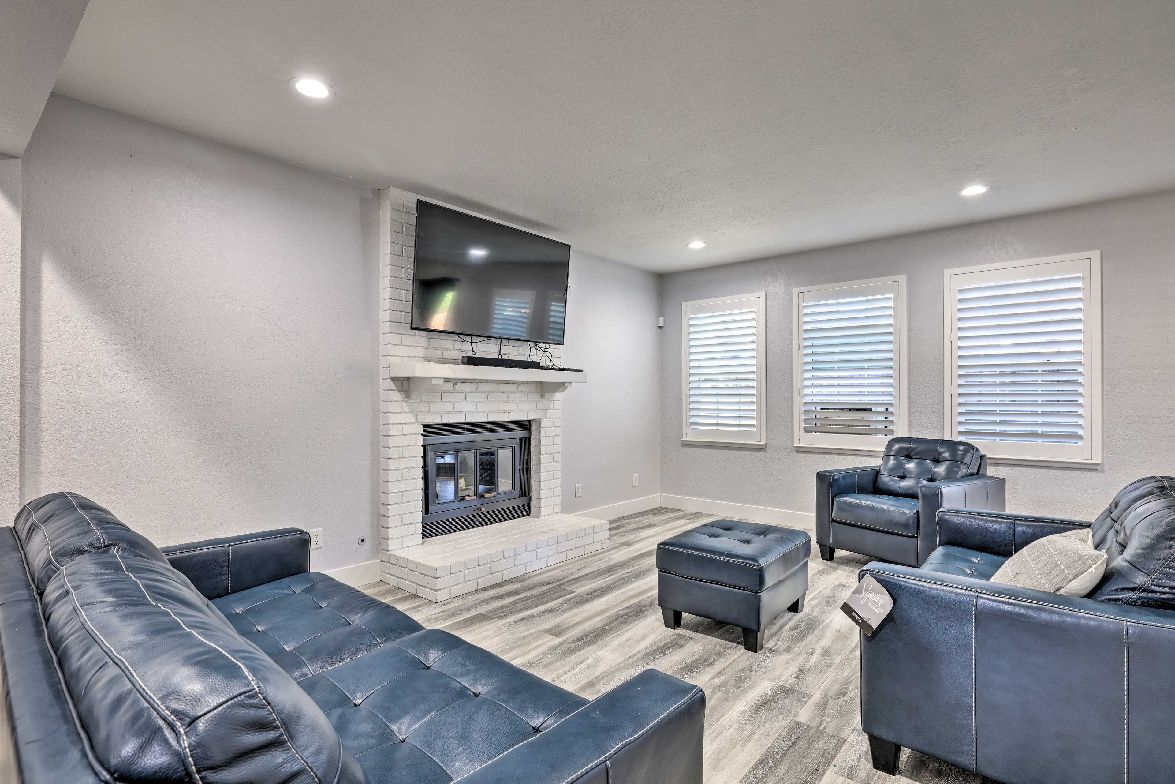 Living Room | Central A/C & Heating | Window A/C Units