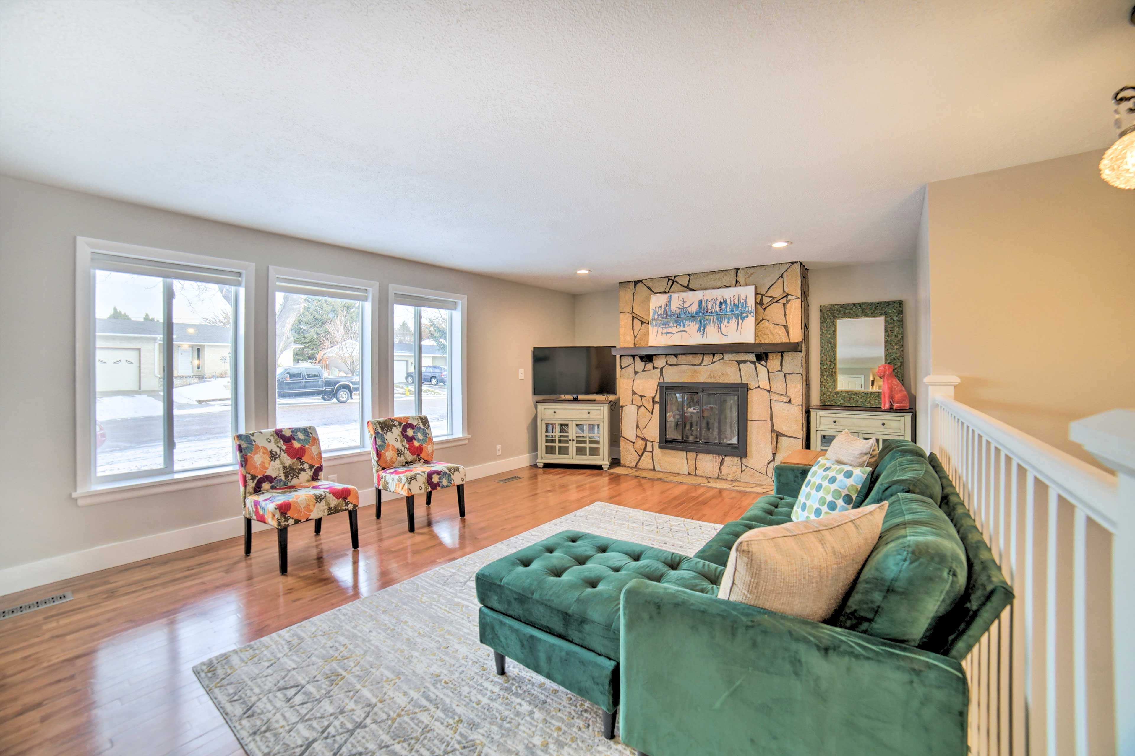 Living Room | Free WiFi | Central A/C & Heat