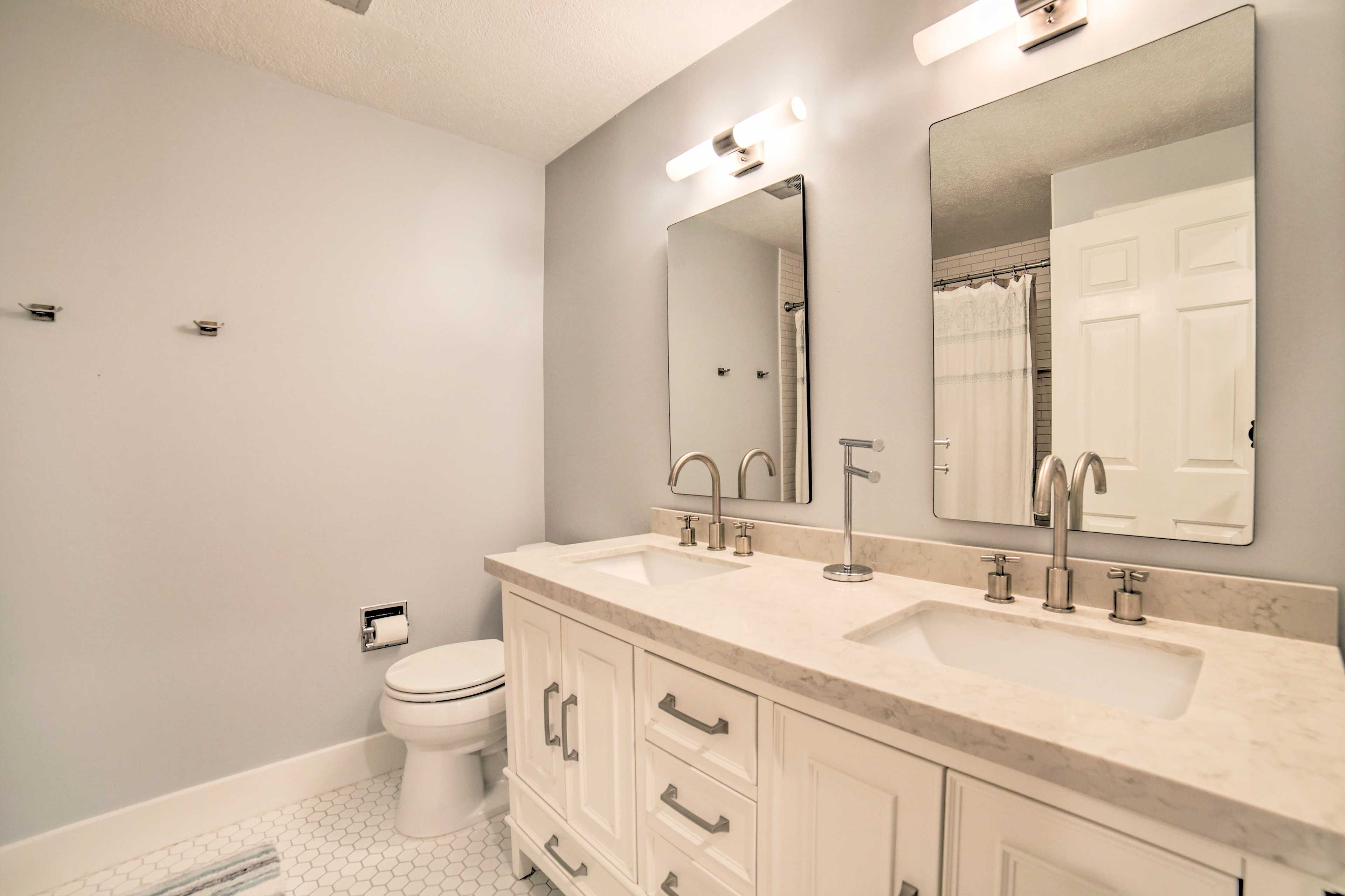 En-Suite Bathroom | Towels Provided