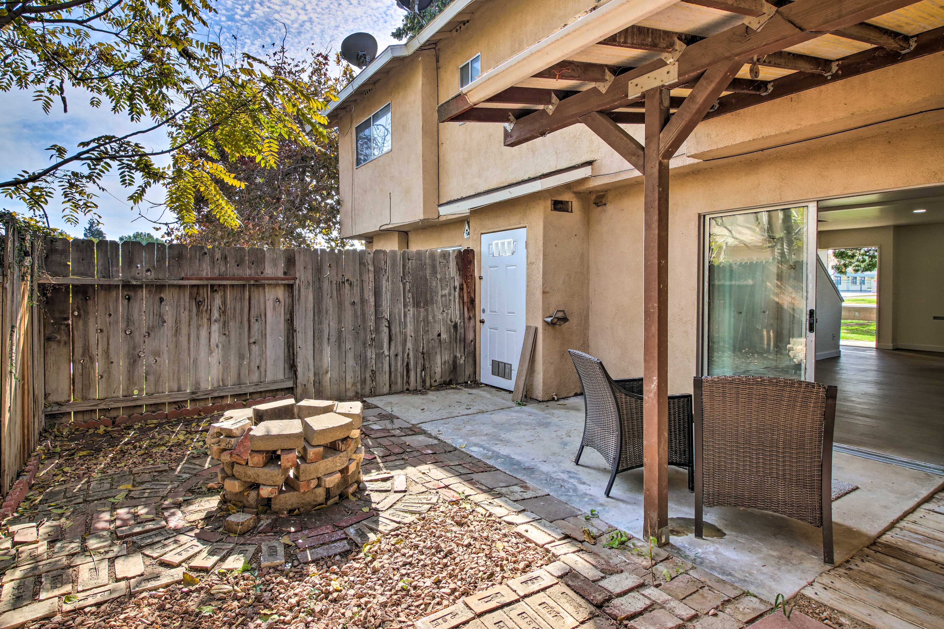 Private Yard | Fire Pit | Outdoor Seating