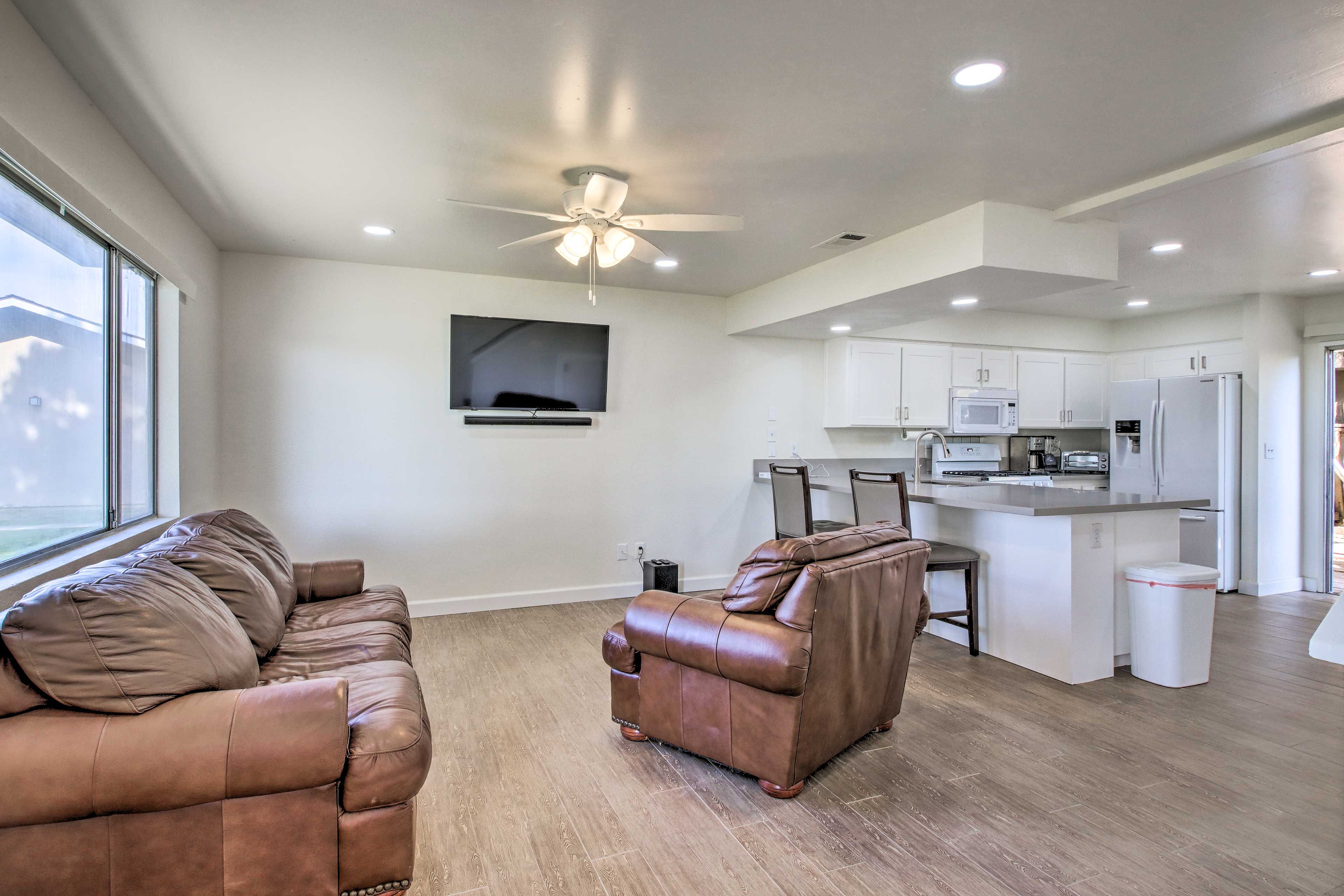 Living Room | Smart TV | Free WiFi