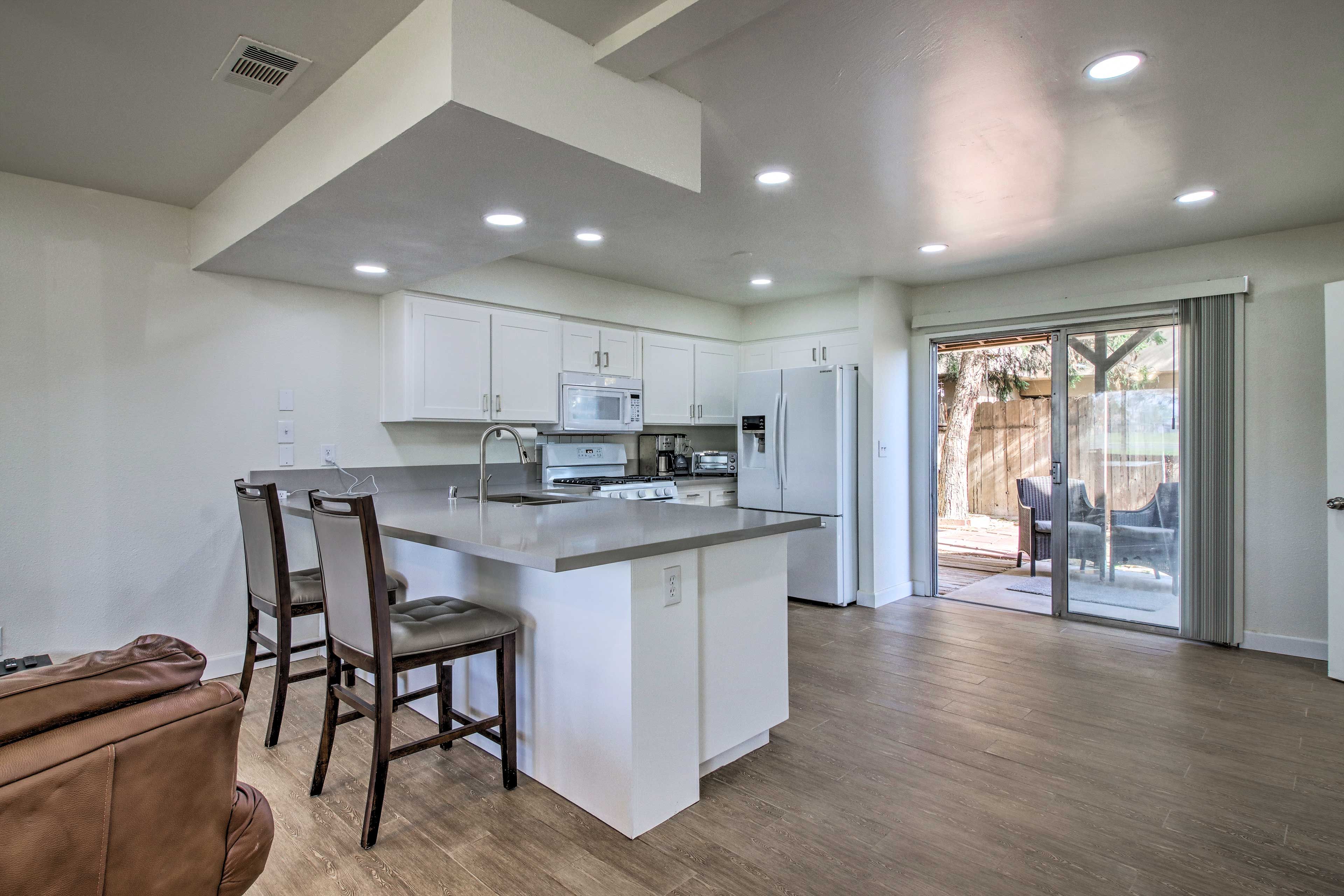 Bakersfield Vacation Rental | 3BR | 2.5BA | Stairs Required | 1,234 Sq Ft