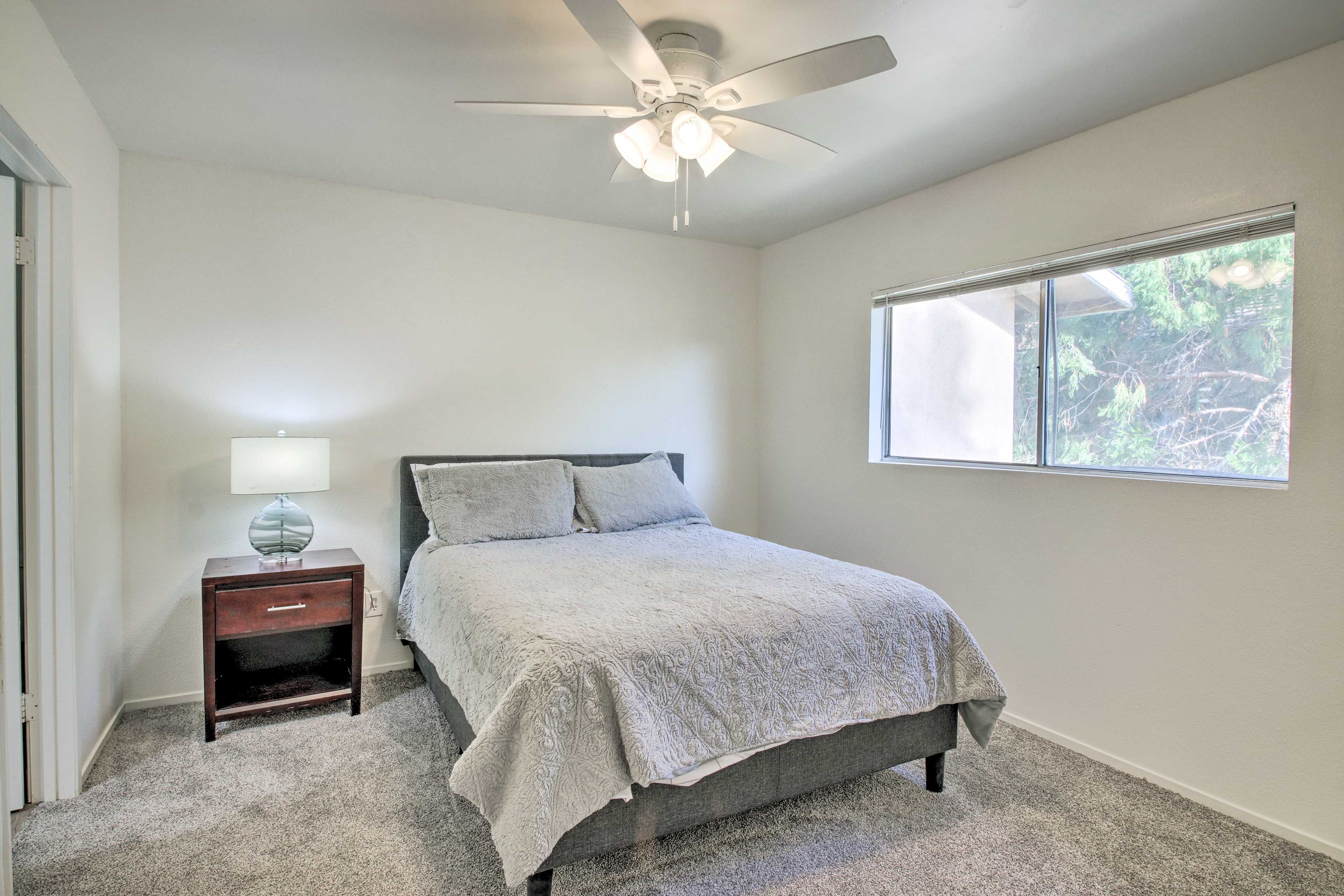 Bedroom 2 | Queen Bed