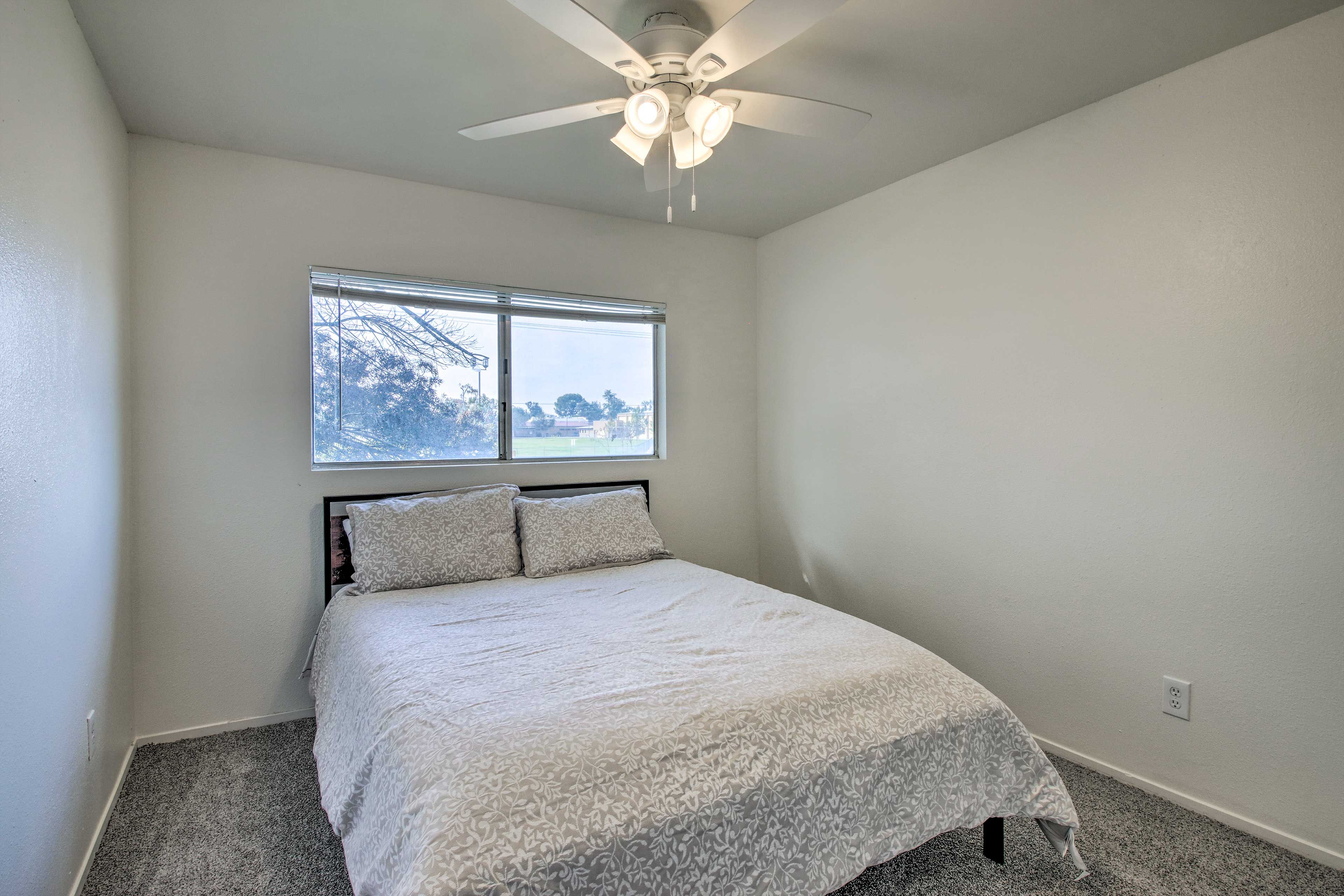 Bedroom 1 | Queen Bed