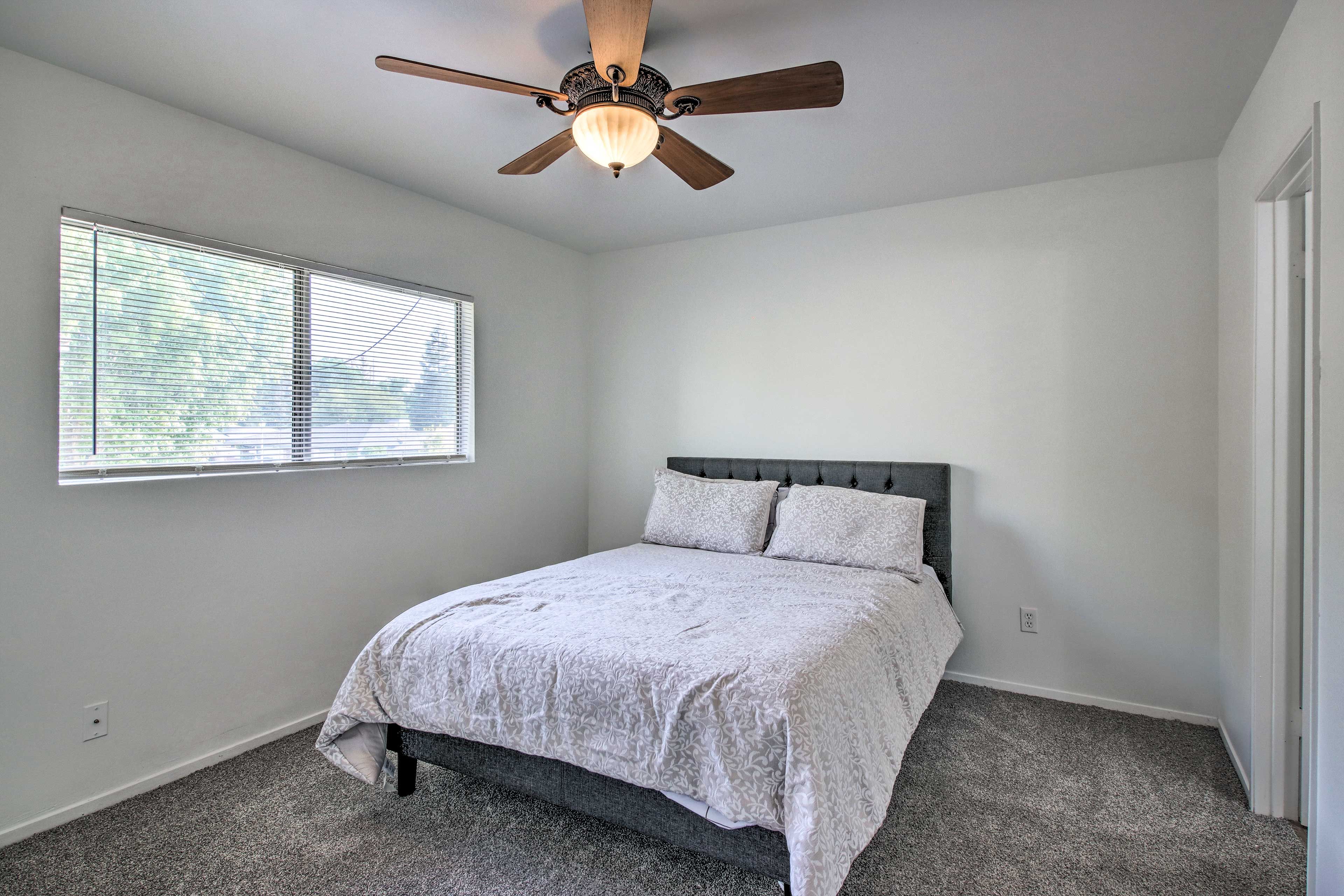 Bedroom 1 | Queen Bed