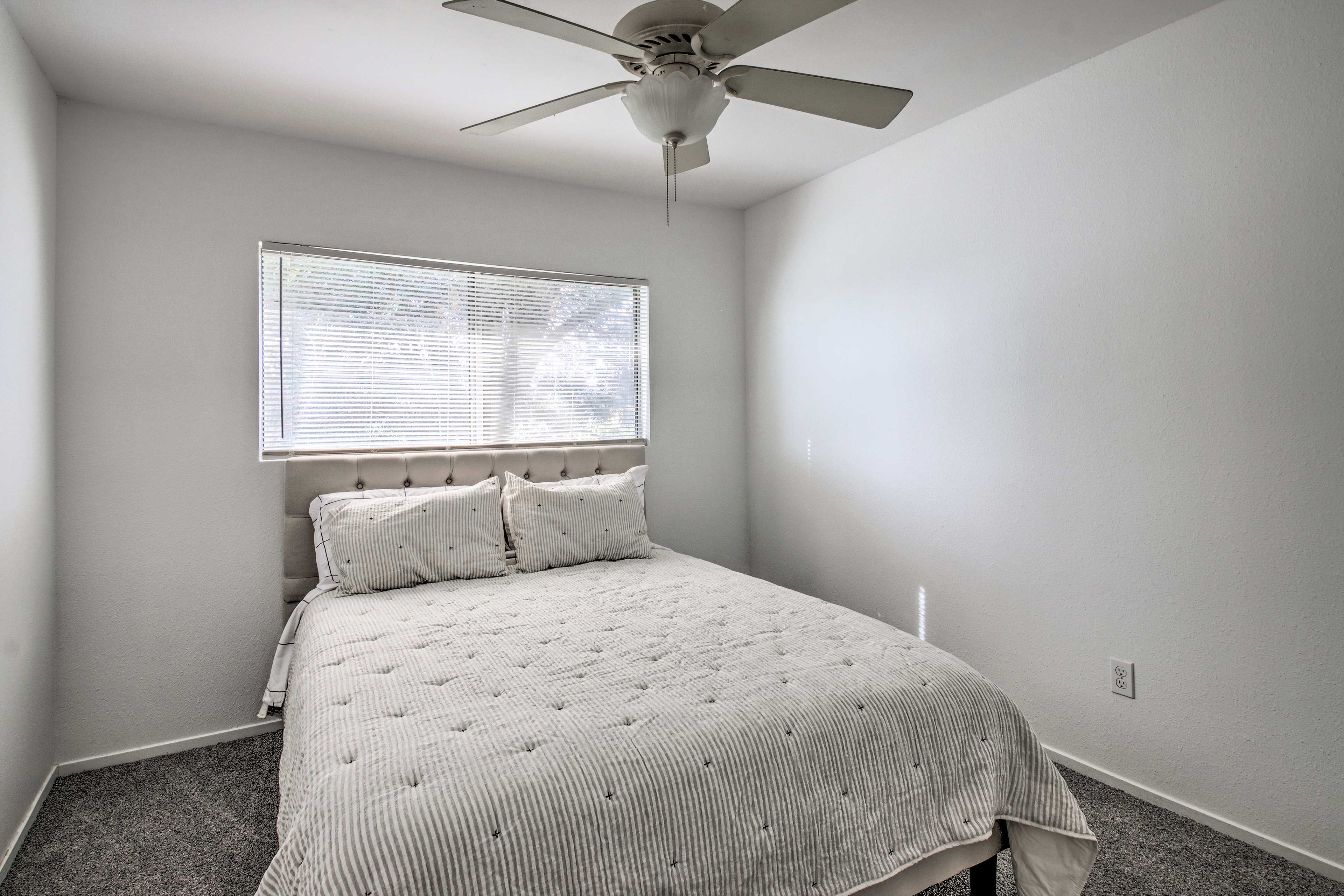 Bedroom 2 | Queen Bed