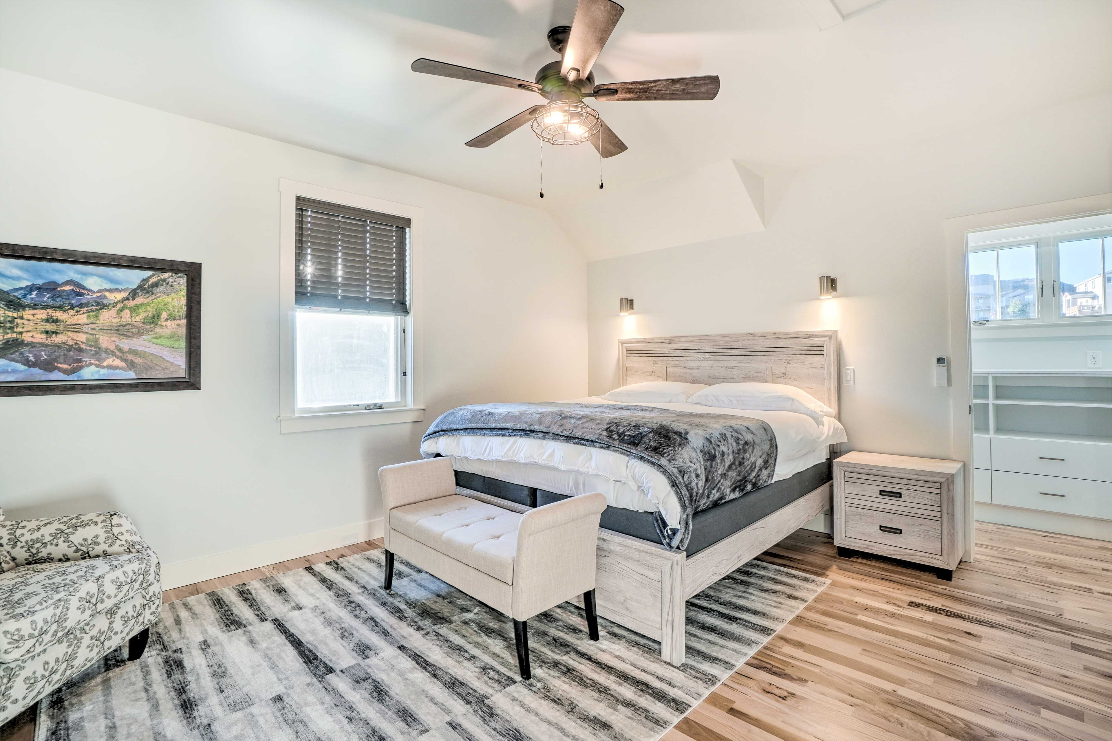 Bedroom | King Bed | Seating | Linens Provided | En-Suite Bathroom