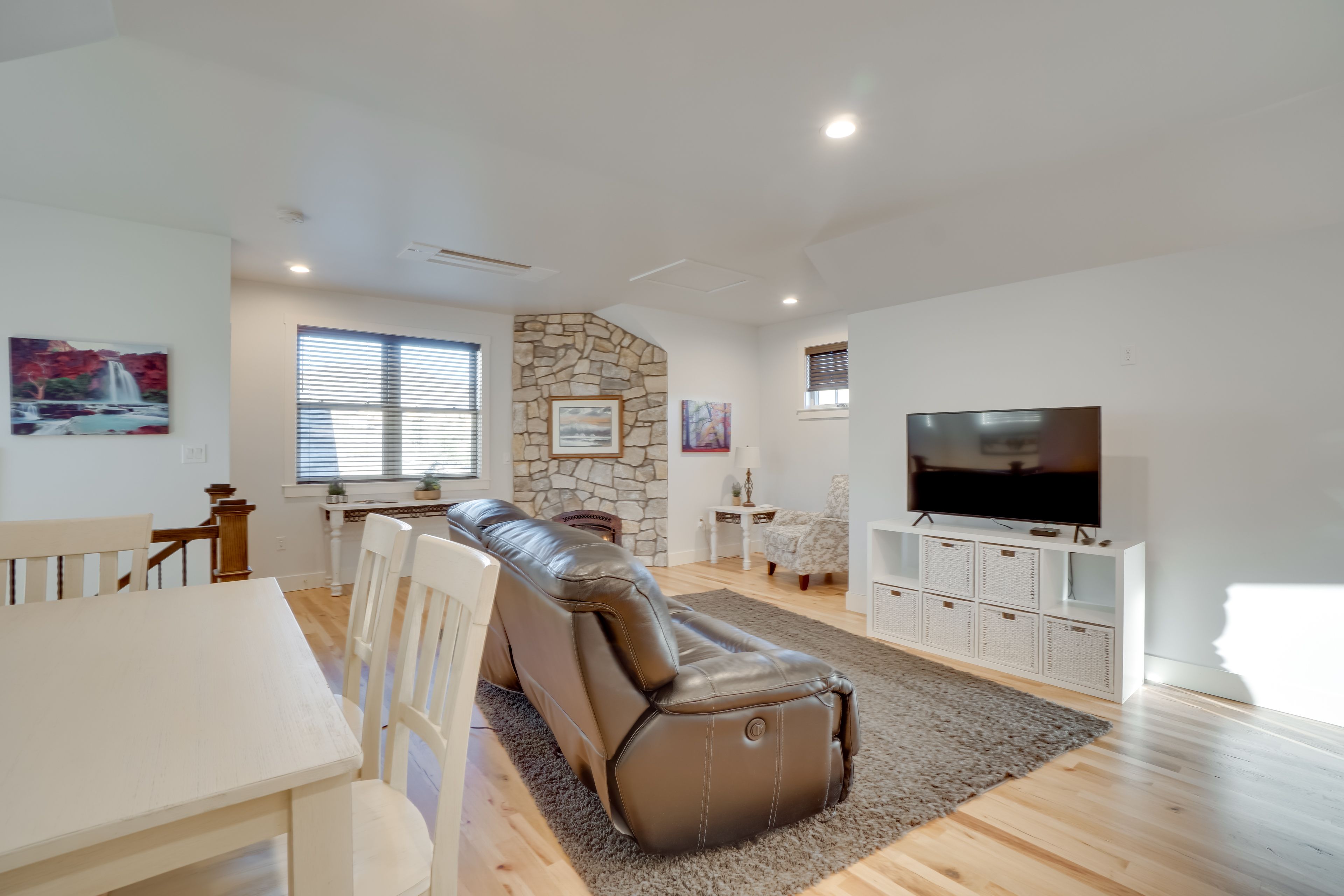 Living Room | Smart TV | Ceiling Fans