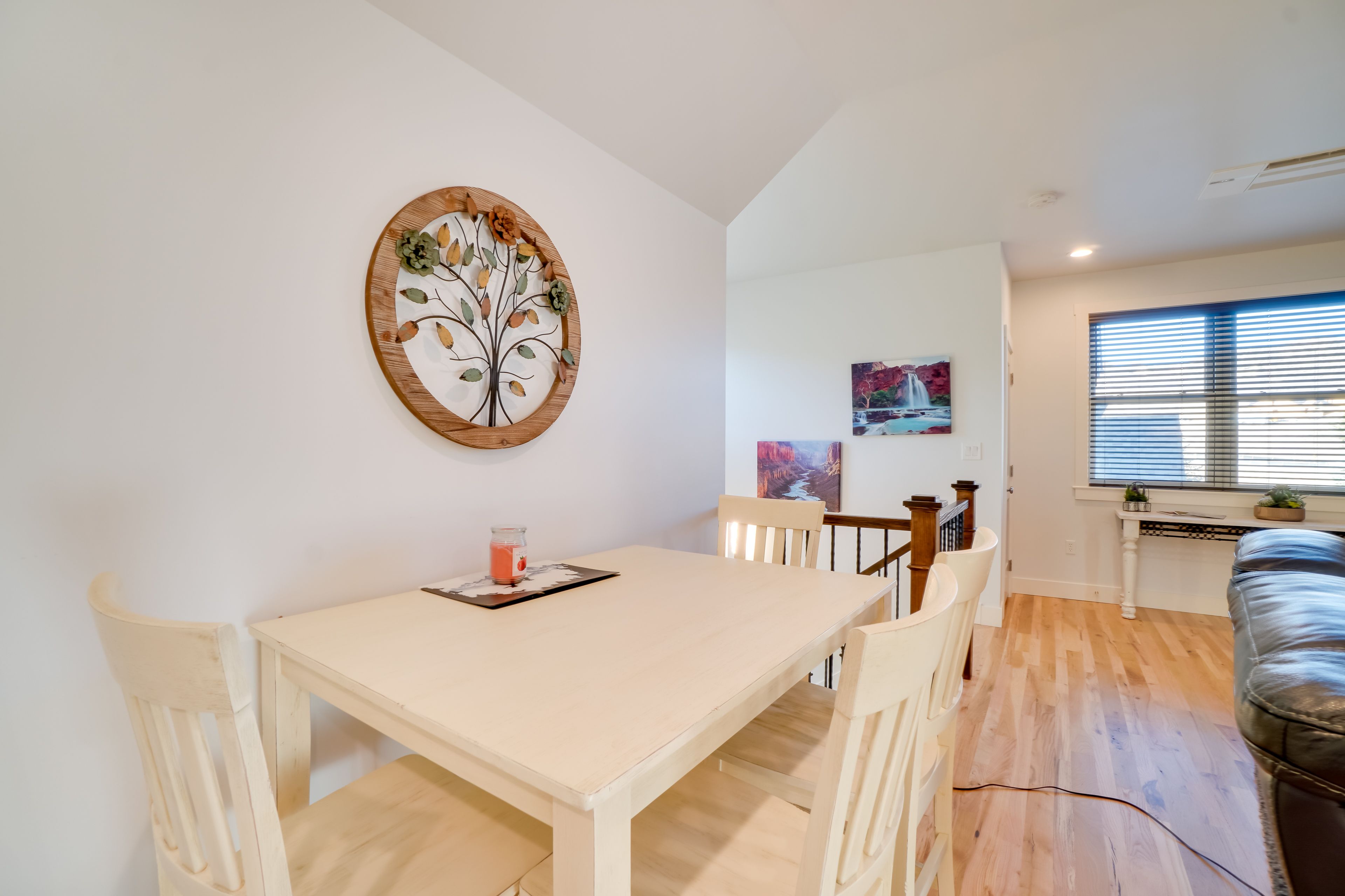 Dining Area | Dining Table | Dishware/Flatware